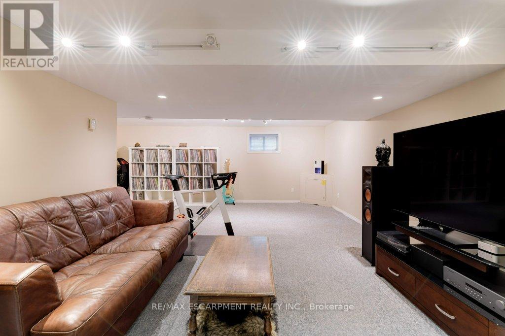 Single Family House for Sale in  MONTROSE AVENUE Hamilton (Rosedale) 