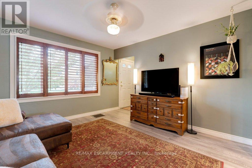 Single Family House for Sale in  MONTROSE AVENUE Hamilton (Rosedale) 