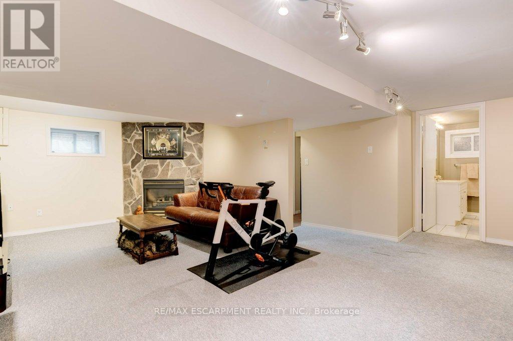 Single Family House for Sale in  MONTROSE AVENUE Hamilton (Rosedale) 