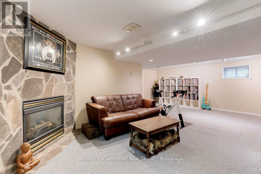 Single Family House for Sale in  MONTROSE AVENUE Hamilton (Rosedale) 