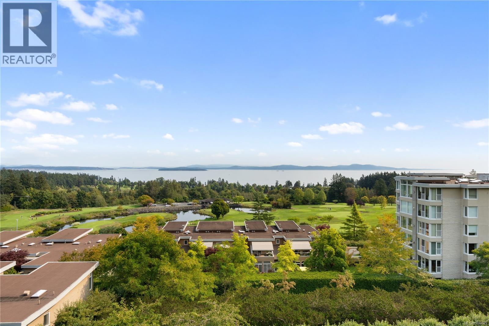 402 748 Sayward Hill Terrace, Saanich