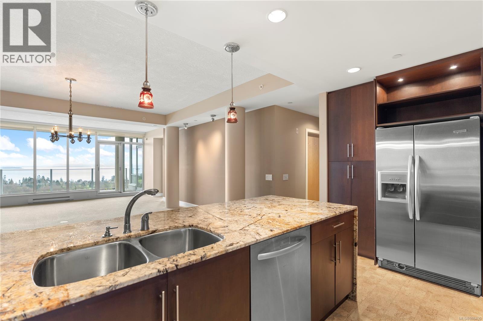 402 748 Sayward Hill Terrace, Saanich