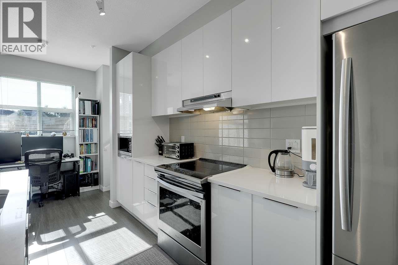2802 23061 LOUGHEED HIGHWAY, Maple Ridge
