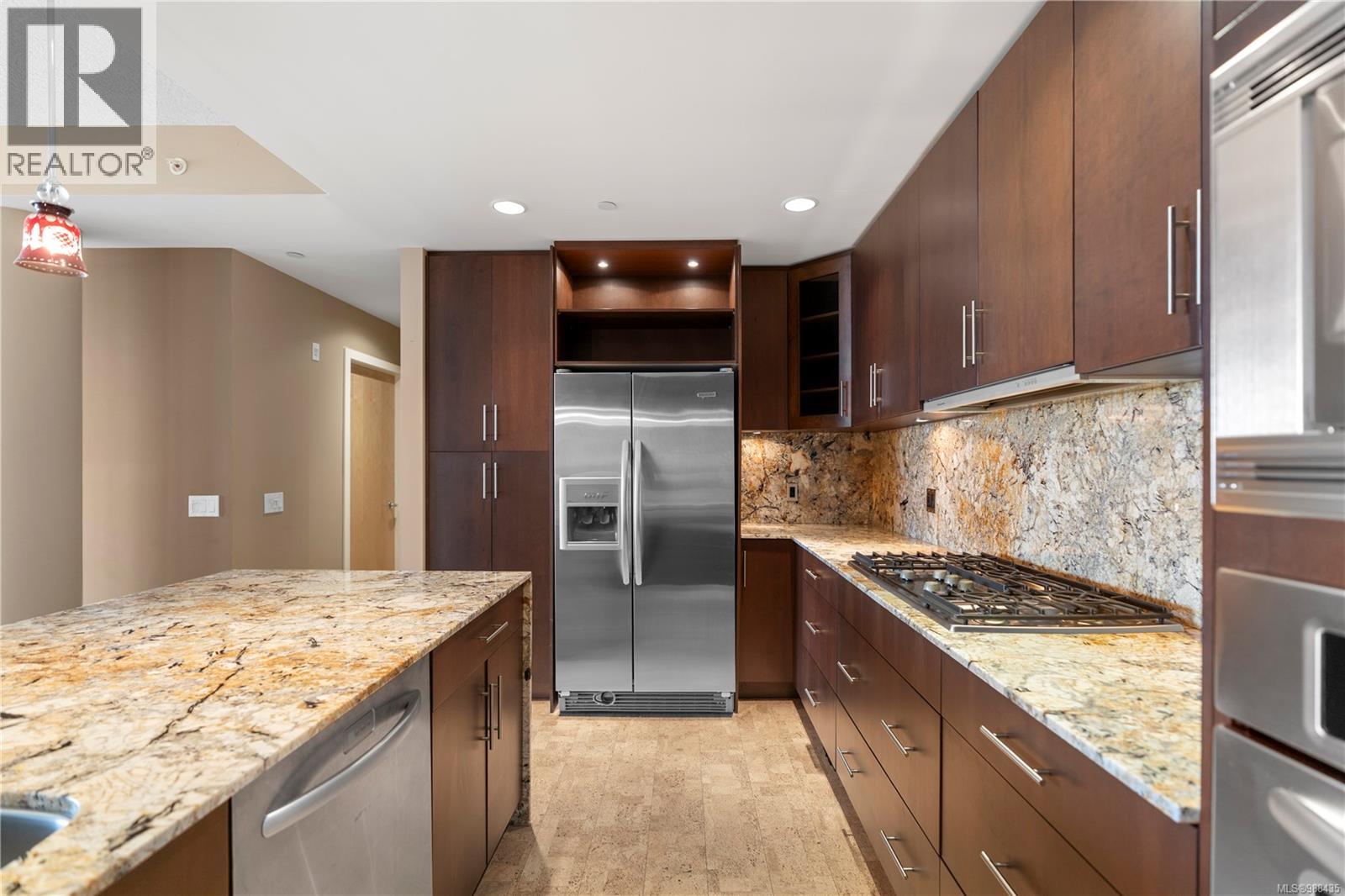 402 748 Sayward Hill Terrace, Saanich
