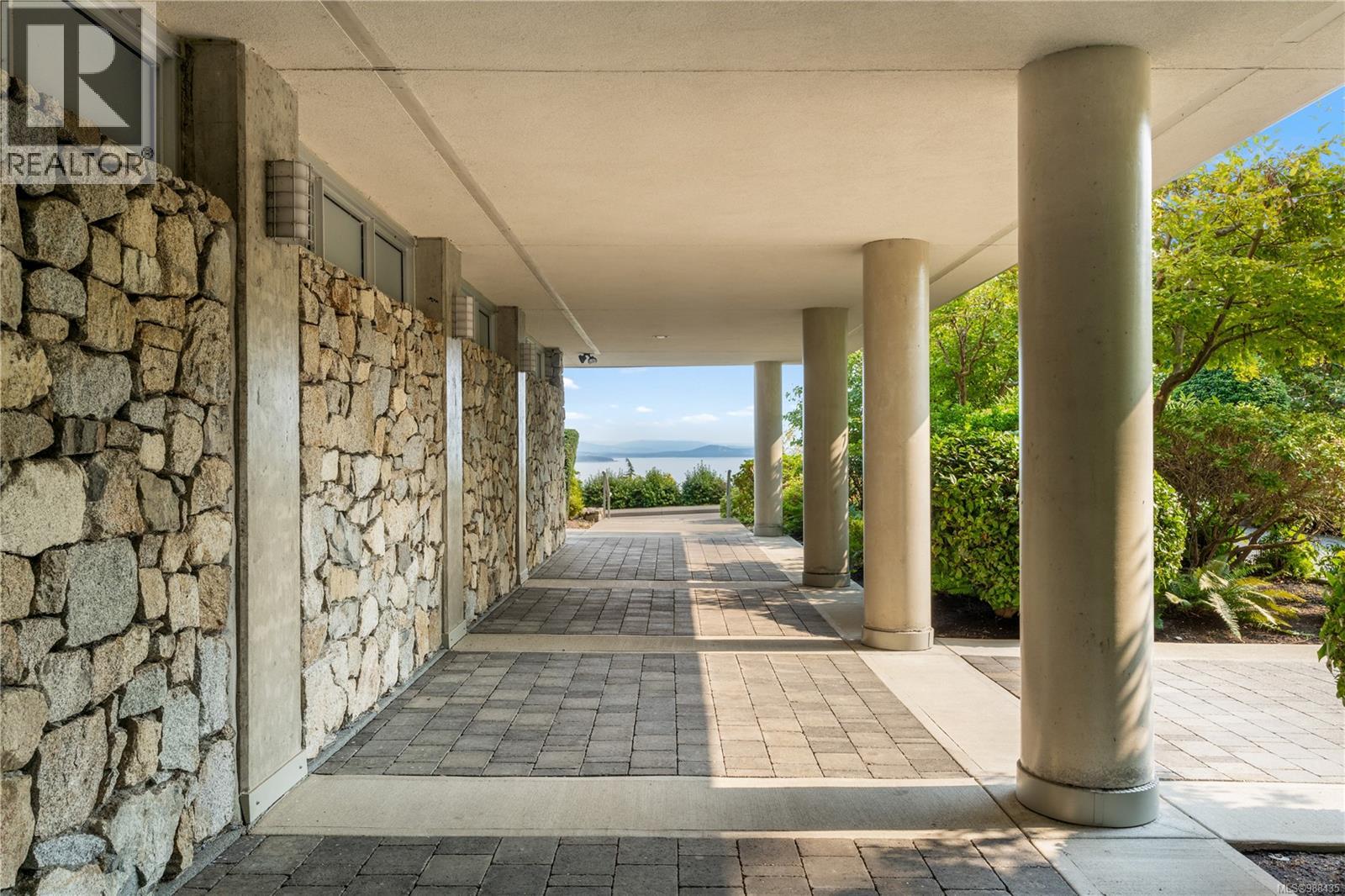 402 748 Sayward Hill Terrace, Saanich