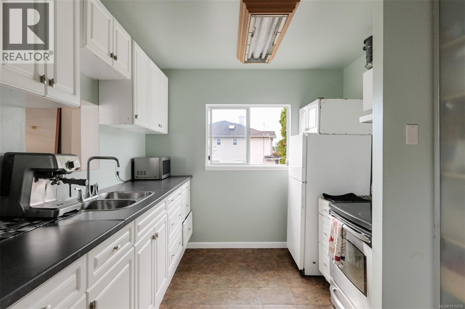  3883 Douglas Street, Saanich