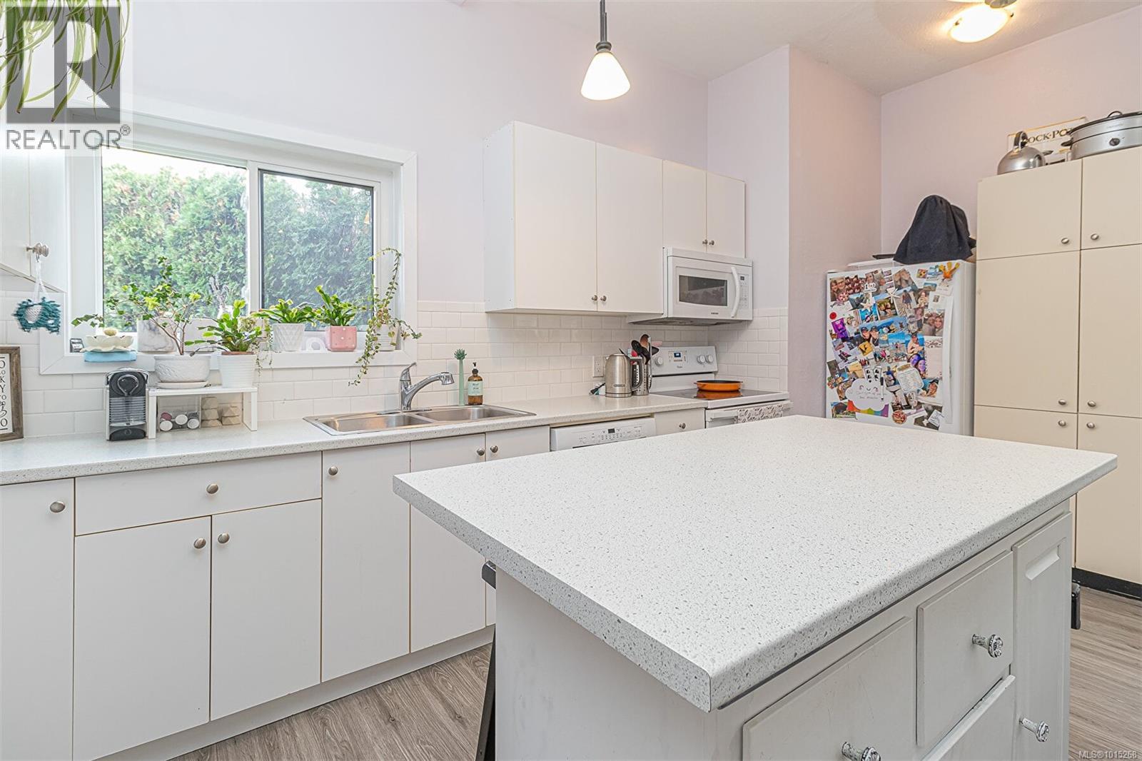  4050 Santa Maria Avenue, Saanich