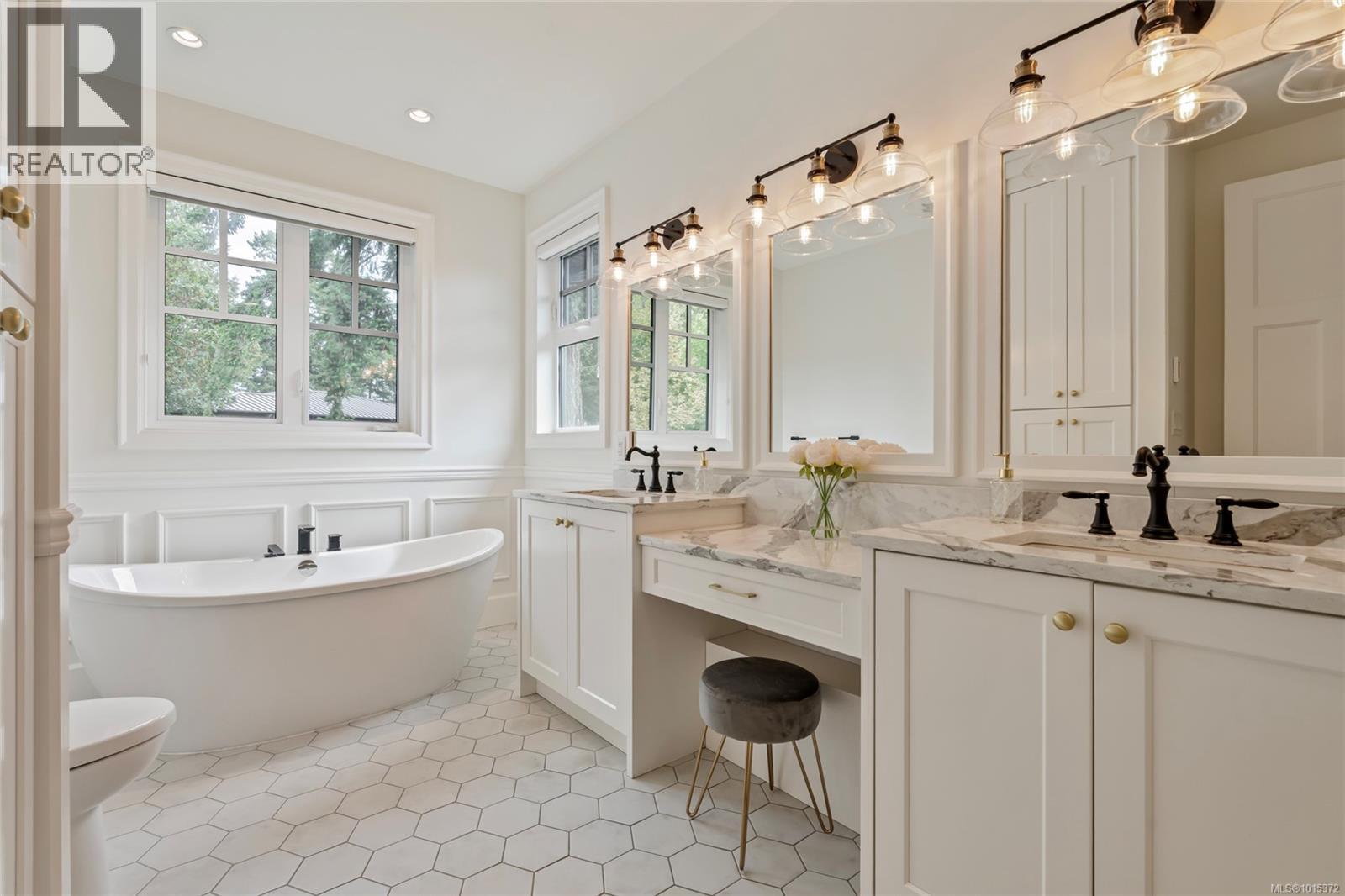 4829 Cordova Bay Rd, Saanich