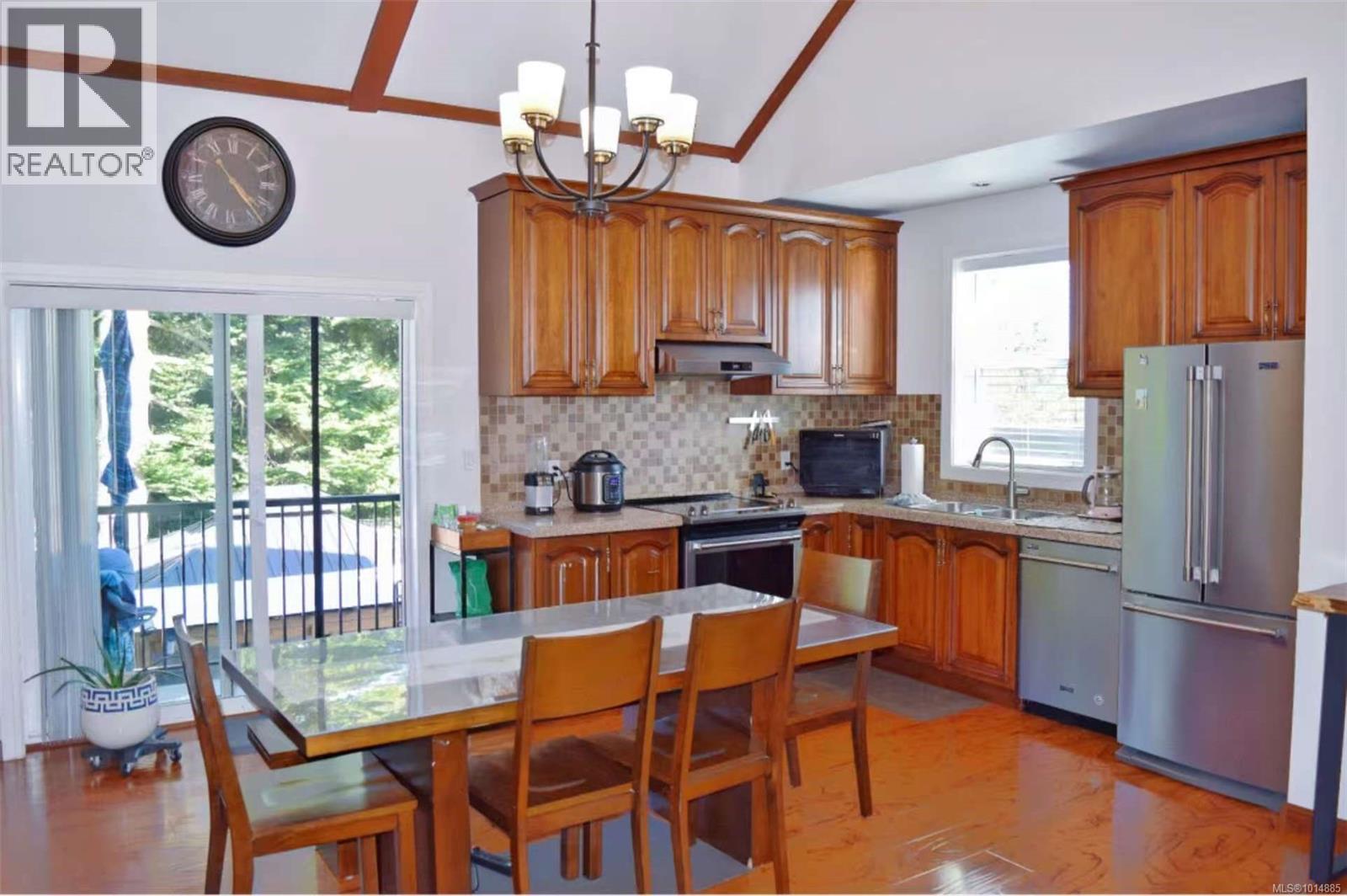  4037 Nelthorpe Street, Saanich