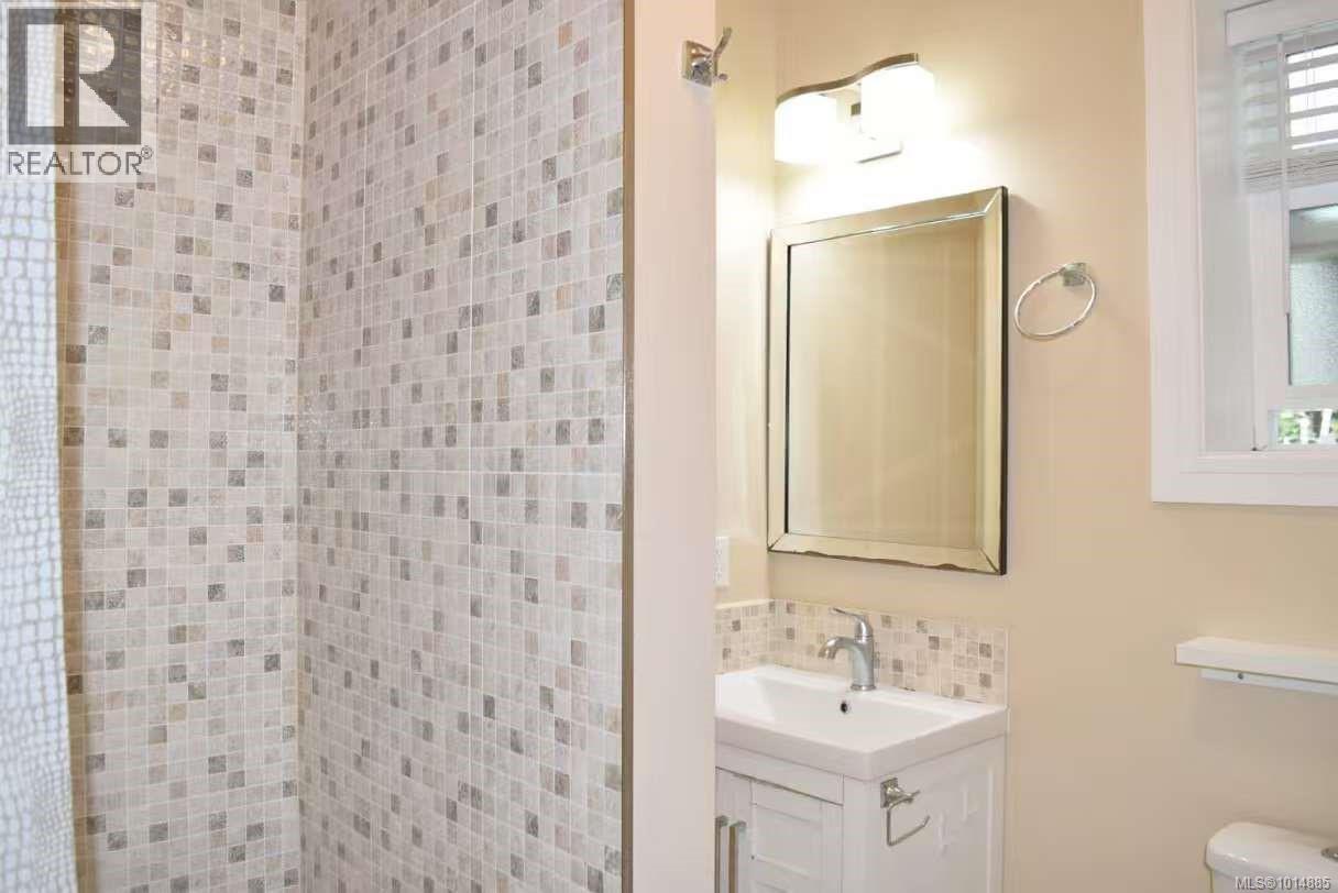  4037 Nelthorpe Street, Saanich