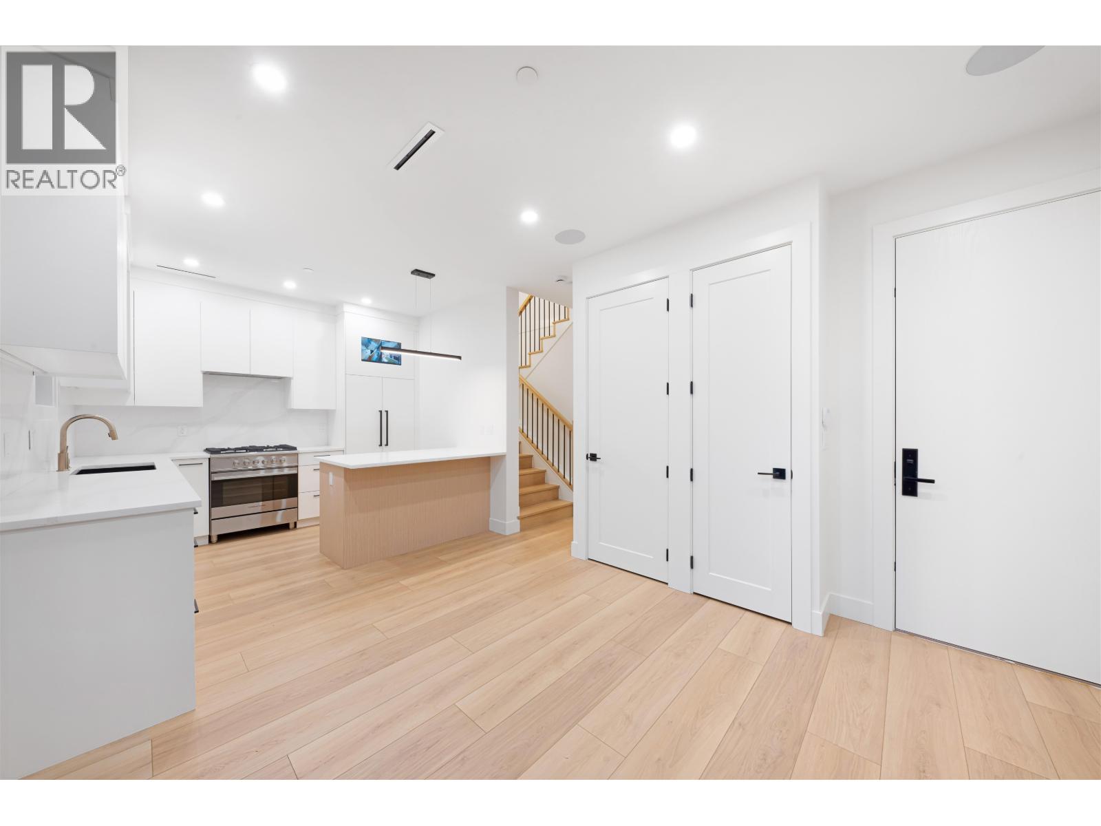 2 5315 INVERNESS STREET, Vancouver