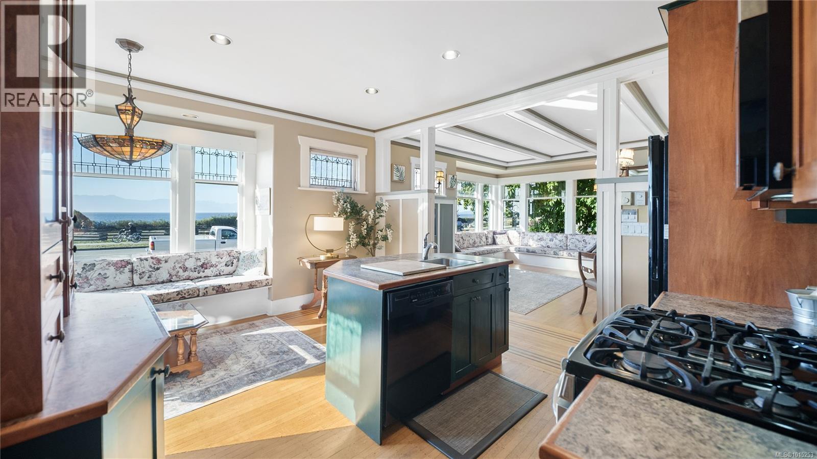 1124 Dallas Rd, Victoria