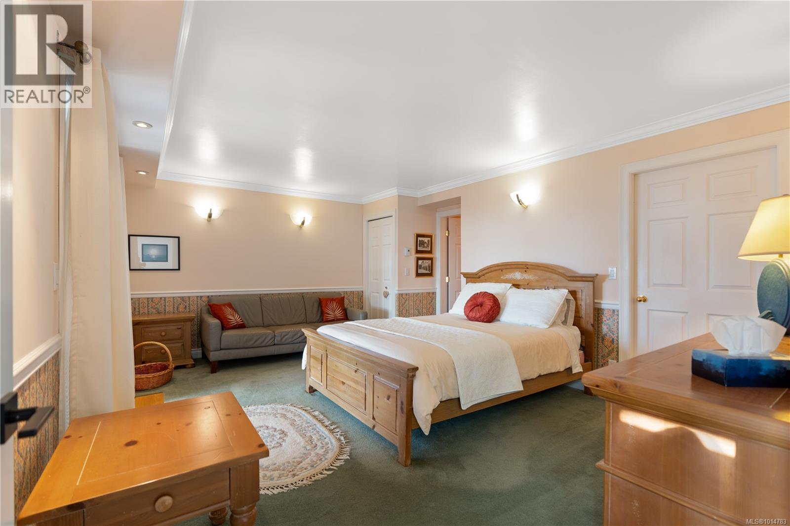  8242 Thomson Place, Central Saanich