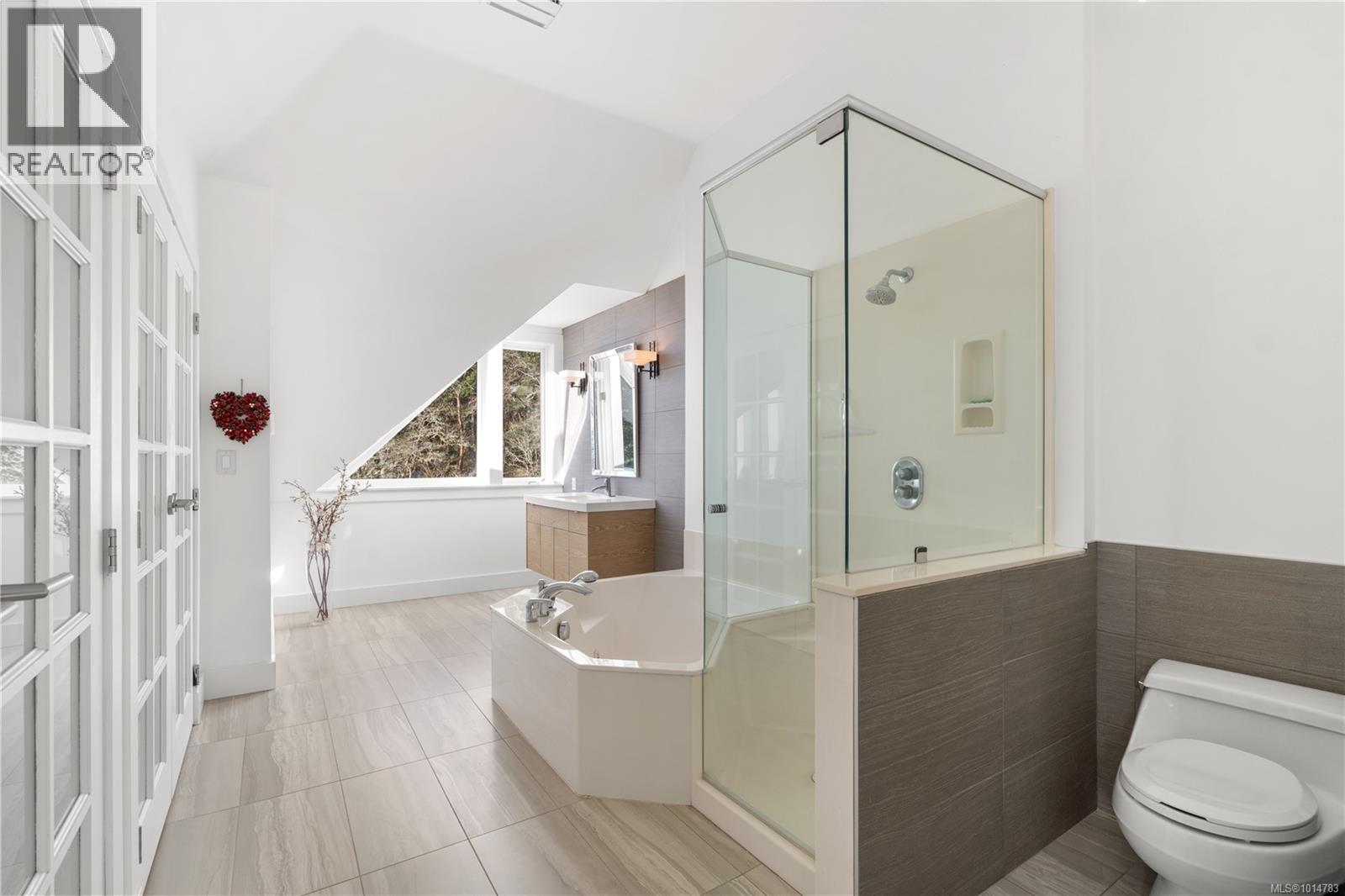  8242 Thomson Place, Central Saanich