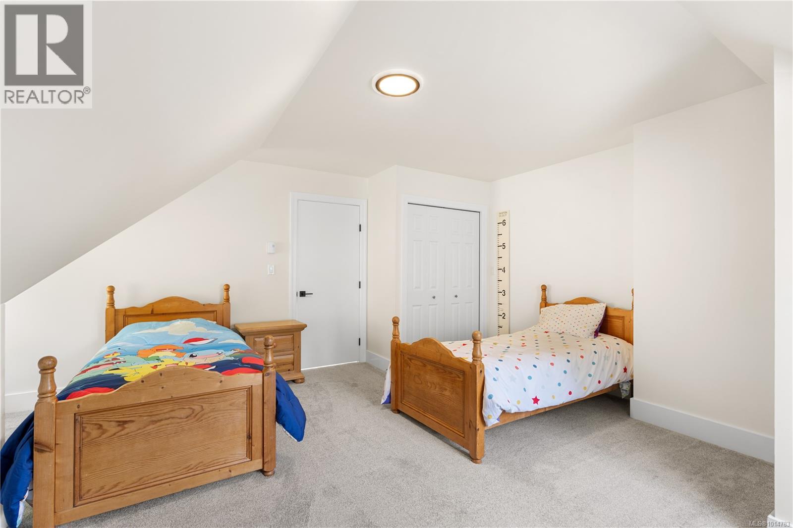  8242 Thomson Place, Central Saanich