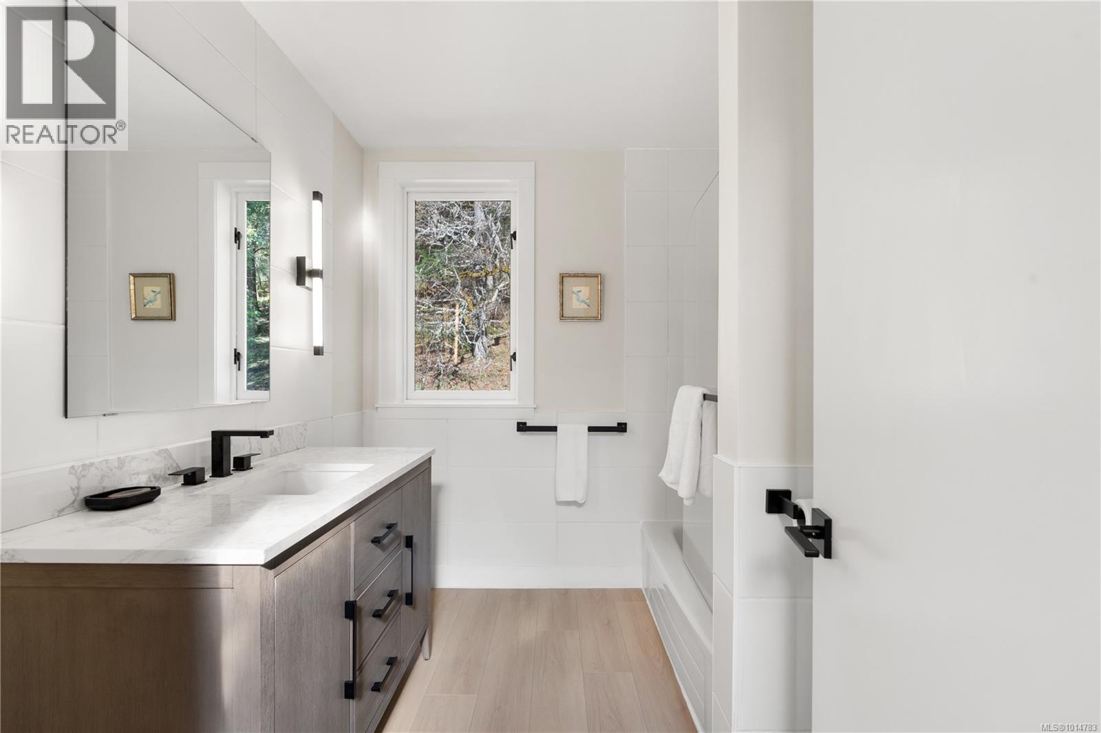  8242 Thomson Place, Central Saanich