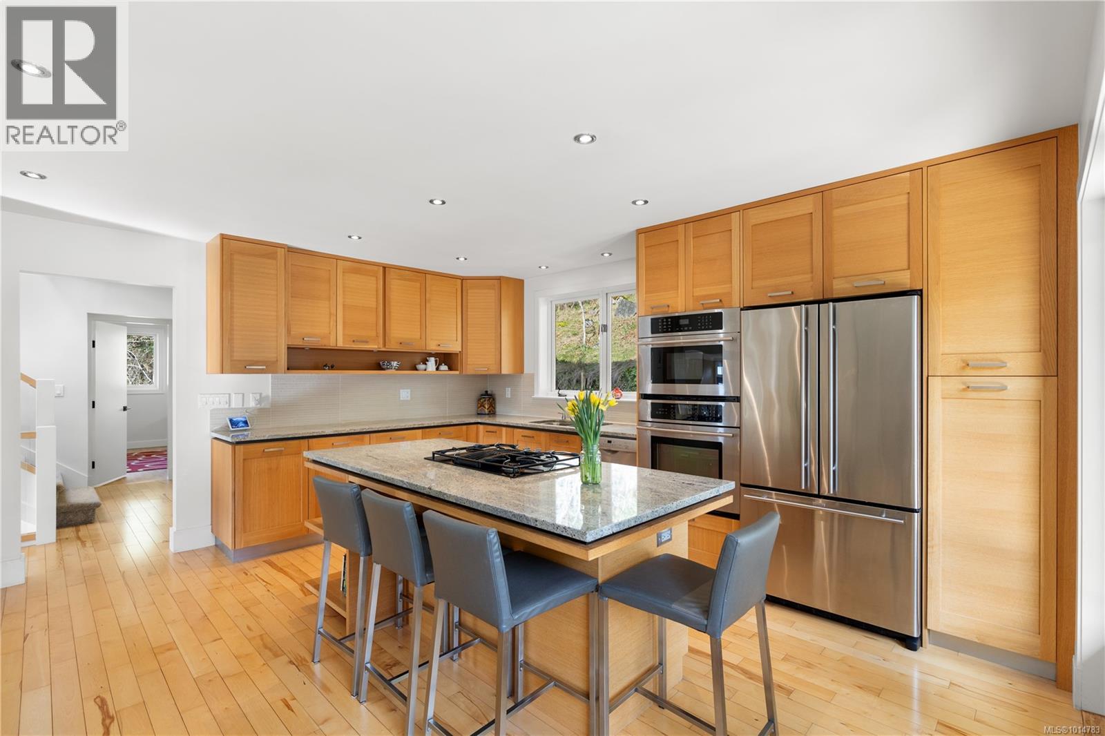  8242 Thomson Place, Central Saanich