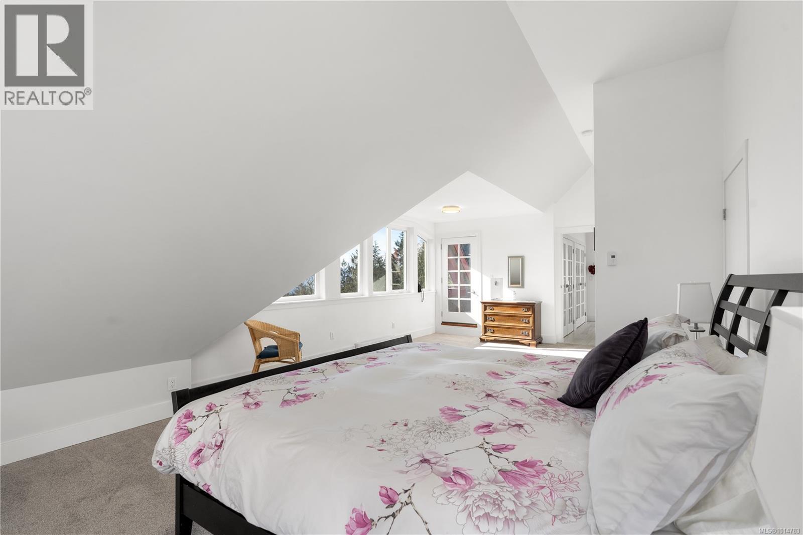  8242 Thomson Place, Central Saanich