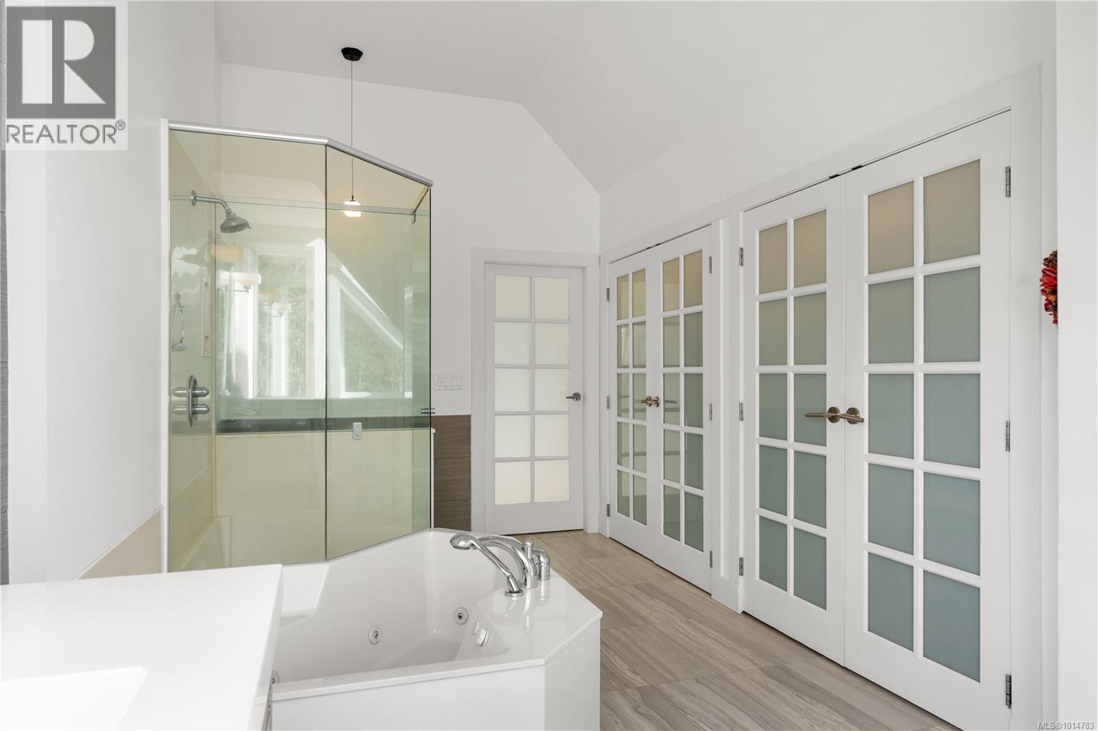  8242 Thomson Place, Central Saanich