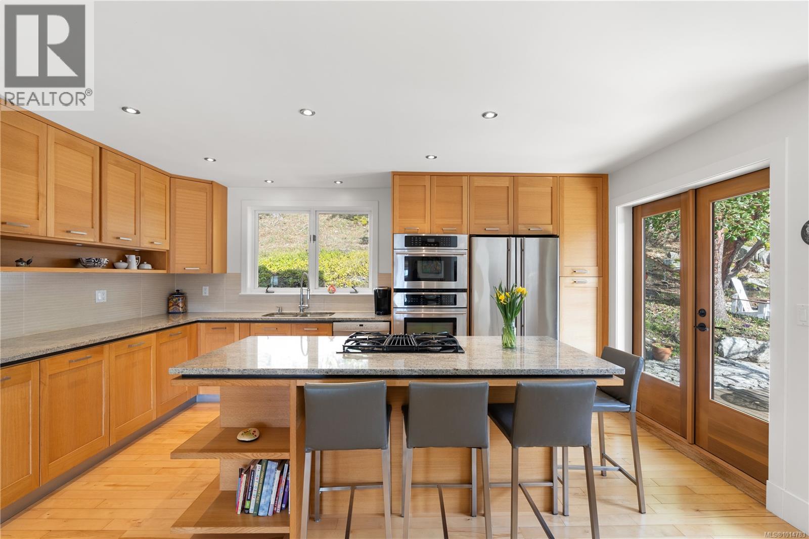  8242 Thomson Place, Central Saanich
