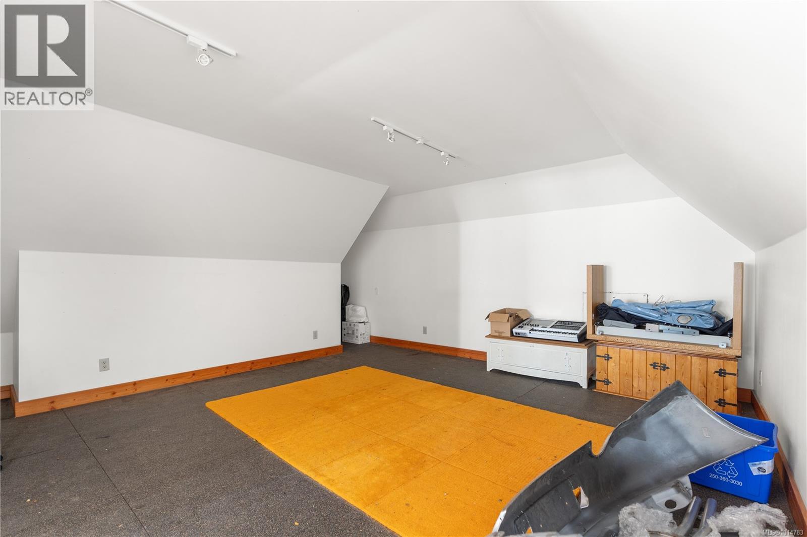  8242 Thomson Place, Central Saanich