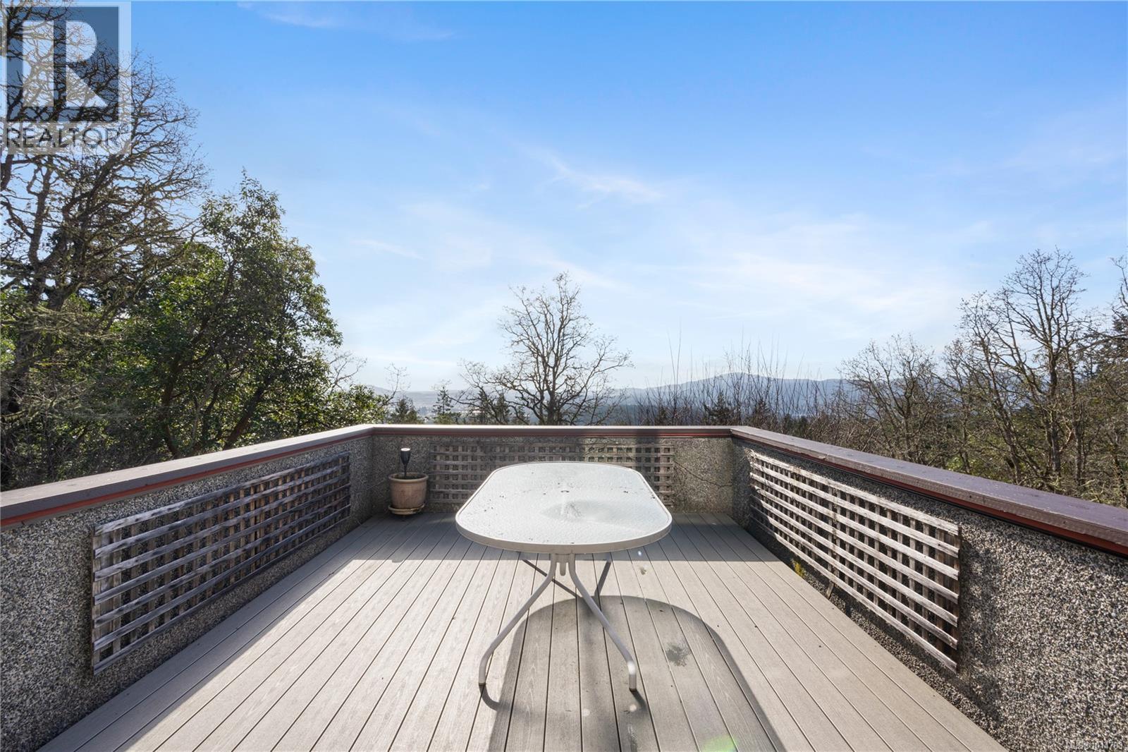  8242 Thomson Place, Central Saanich