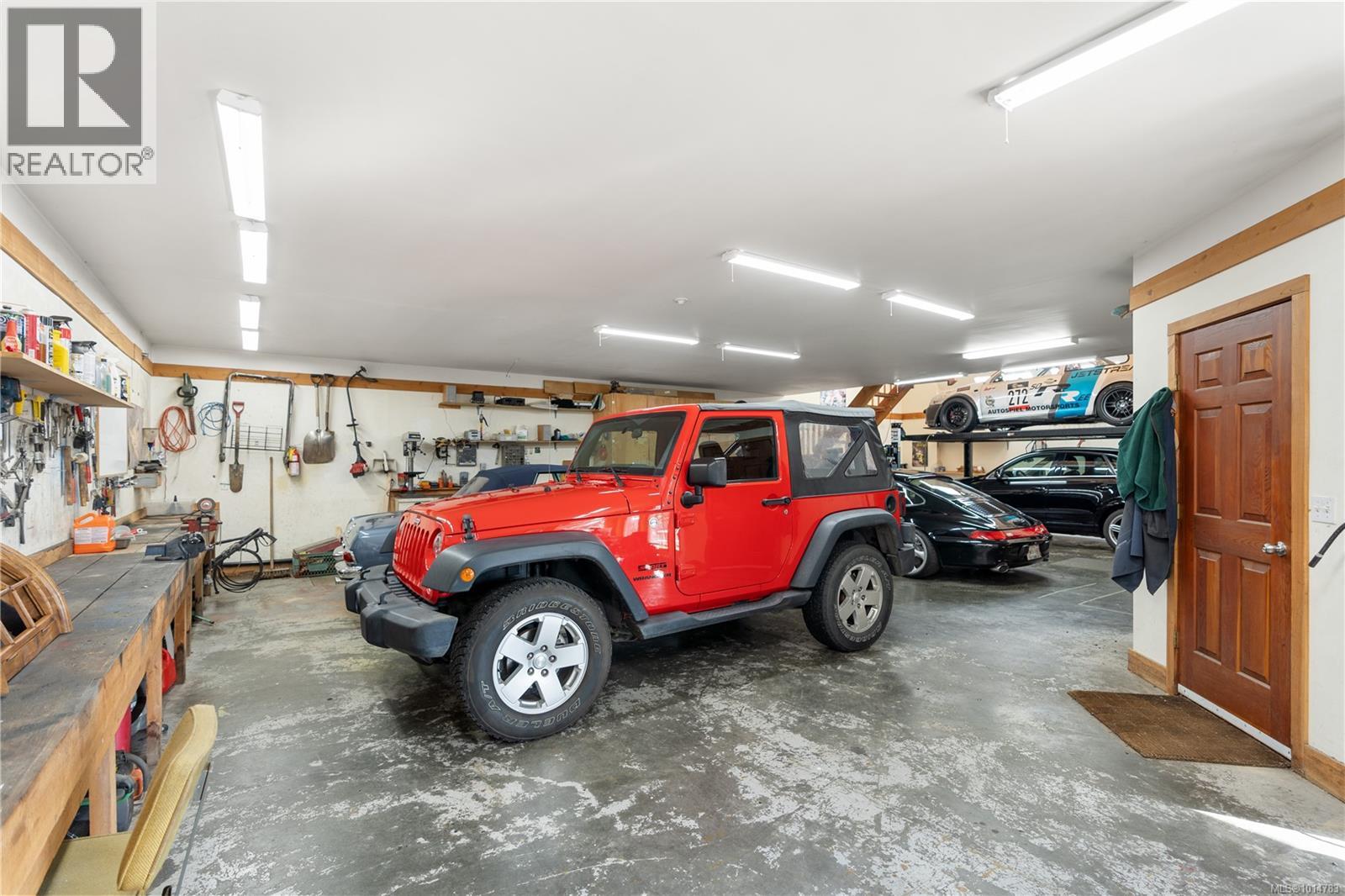  8242 Thomson Place, Central Saanich