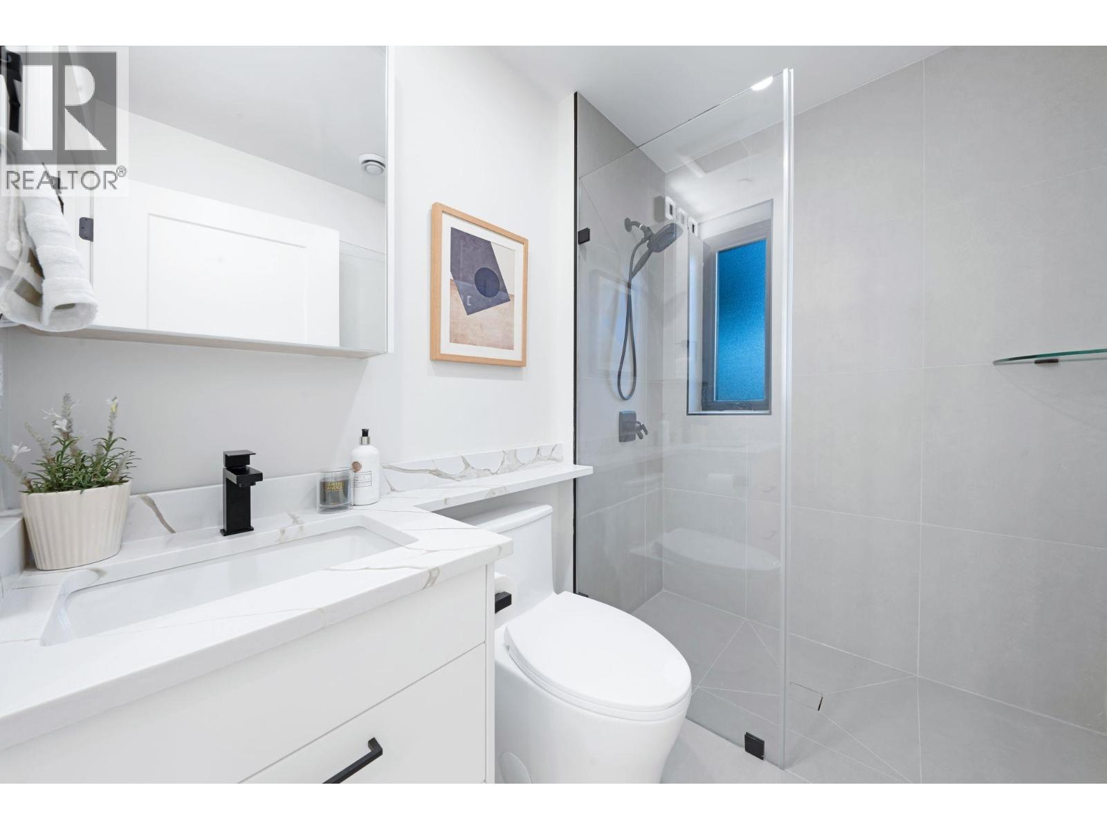 2 1233 E 37TH AVENUE, Vancouver