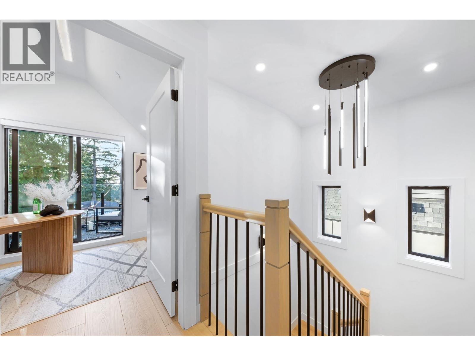 2 1233 E 37TH AVENUE, Vancouver