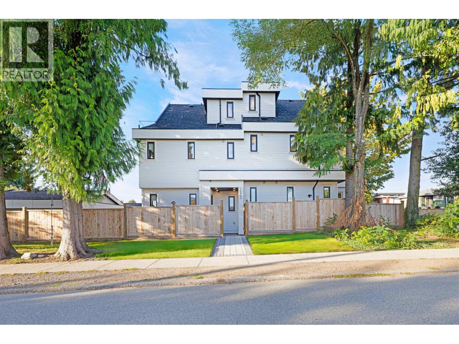 2 1233 E 37TH AVENUE, Vancouver