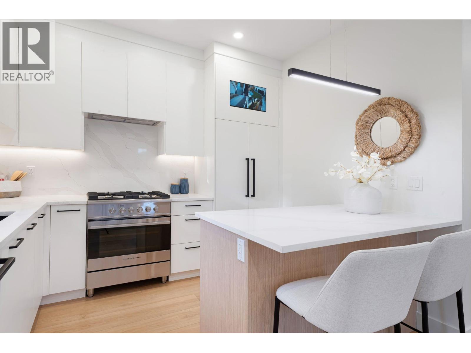 2 1233 E 37TH AVENUE, Vancouver