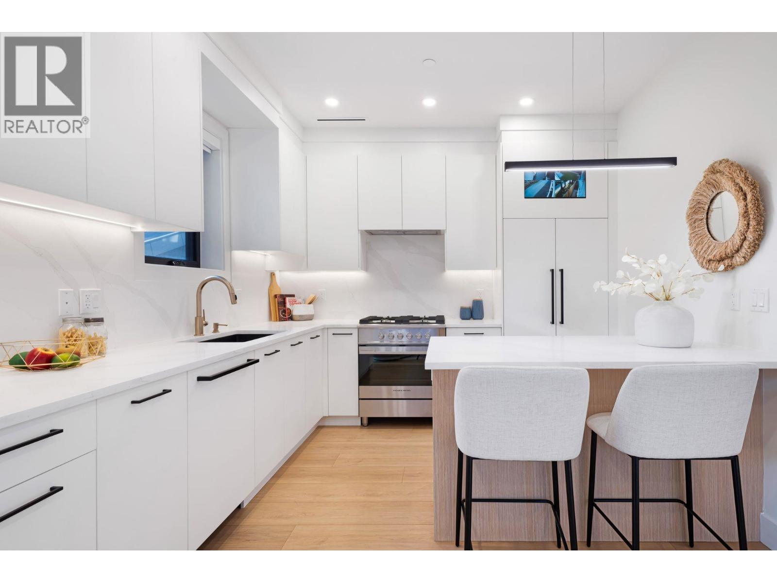 2 1233 E 37TH AVENUE, Vancouver