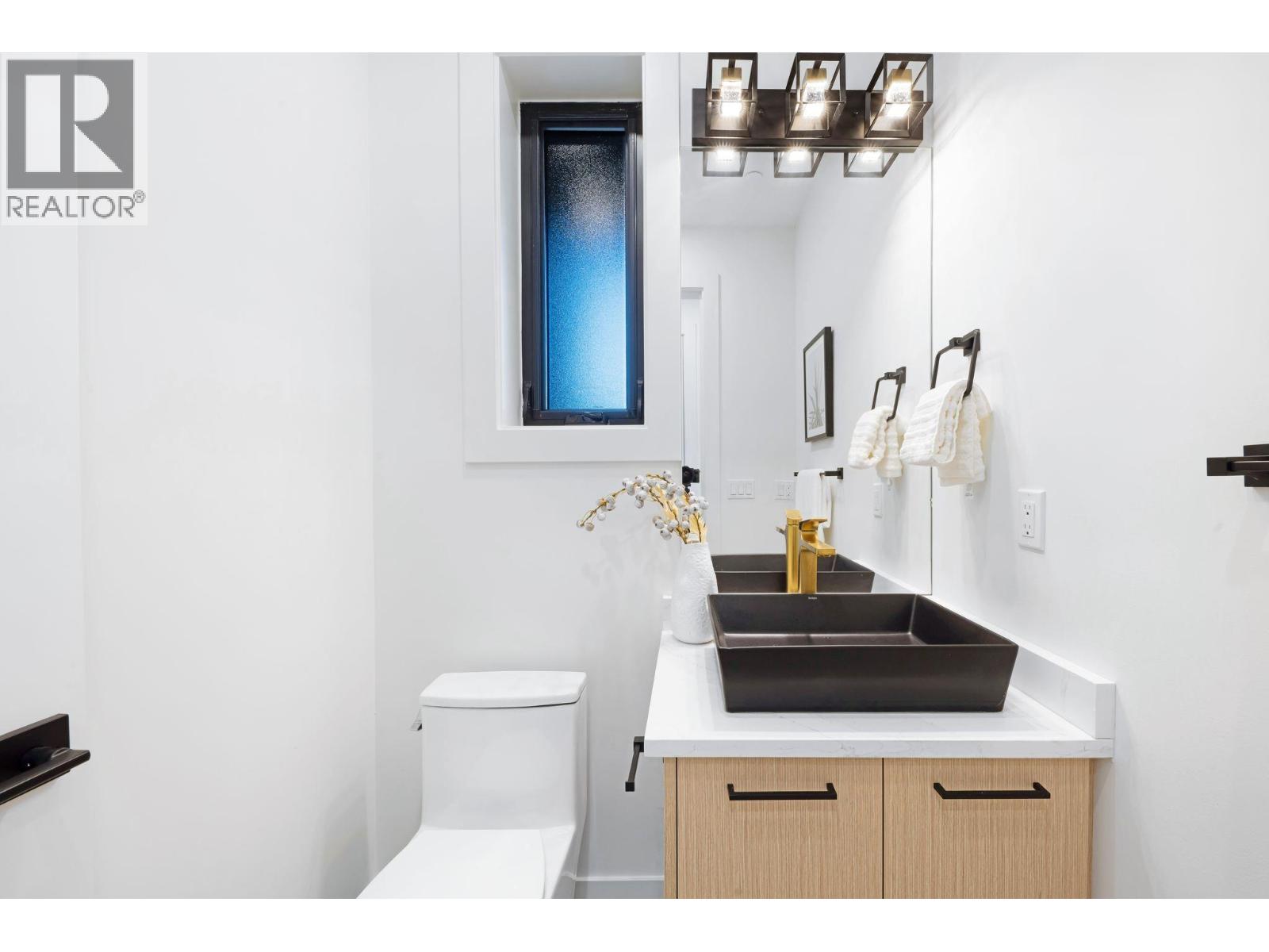 2 1233 E 37TH AVENUE, Vancouver