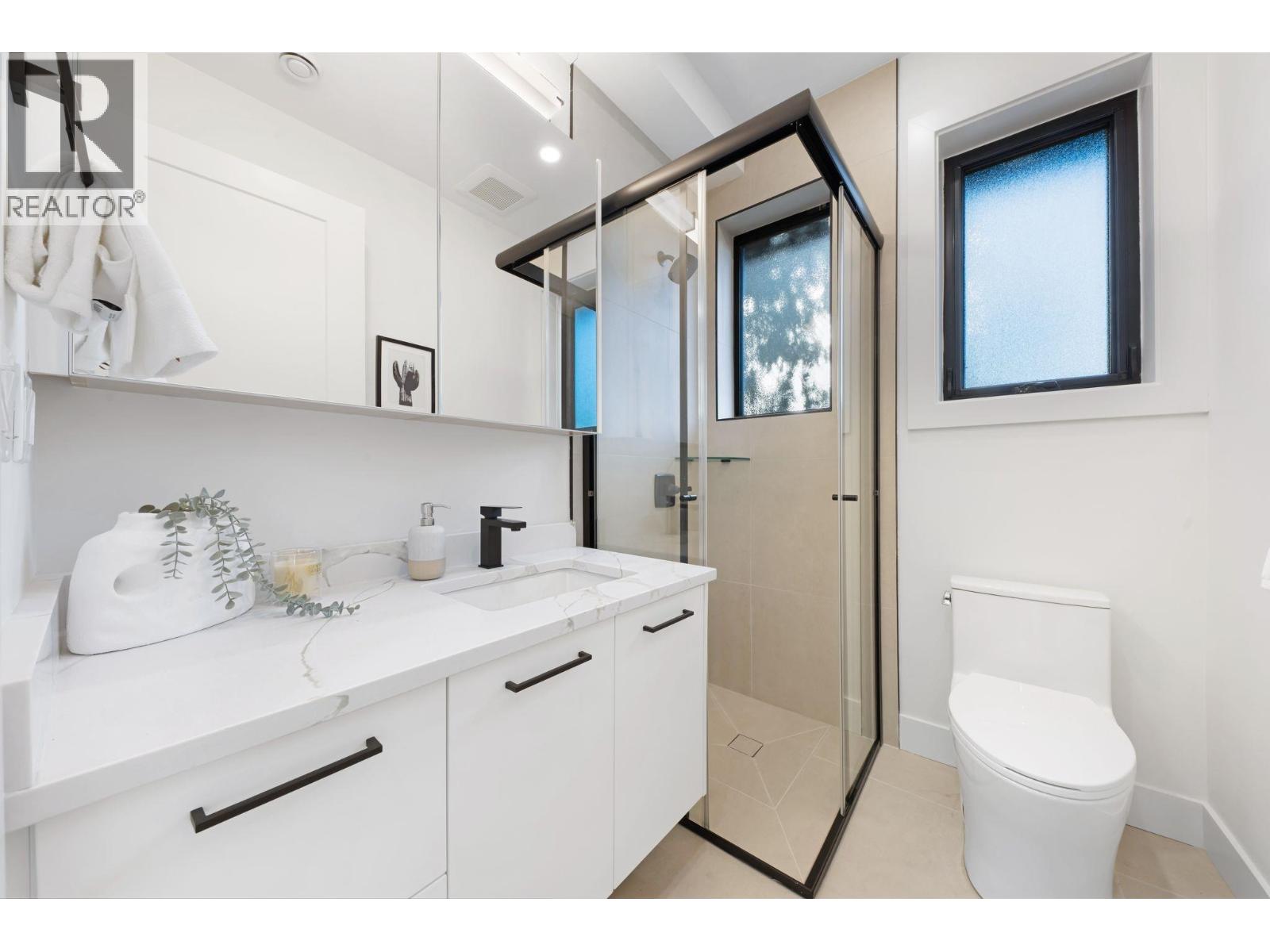 2 1233 E 37TH AVENUE, Vancouver