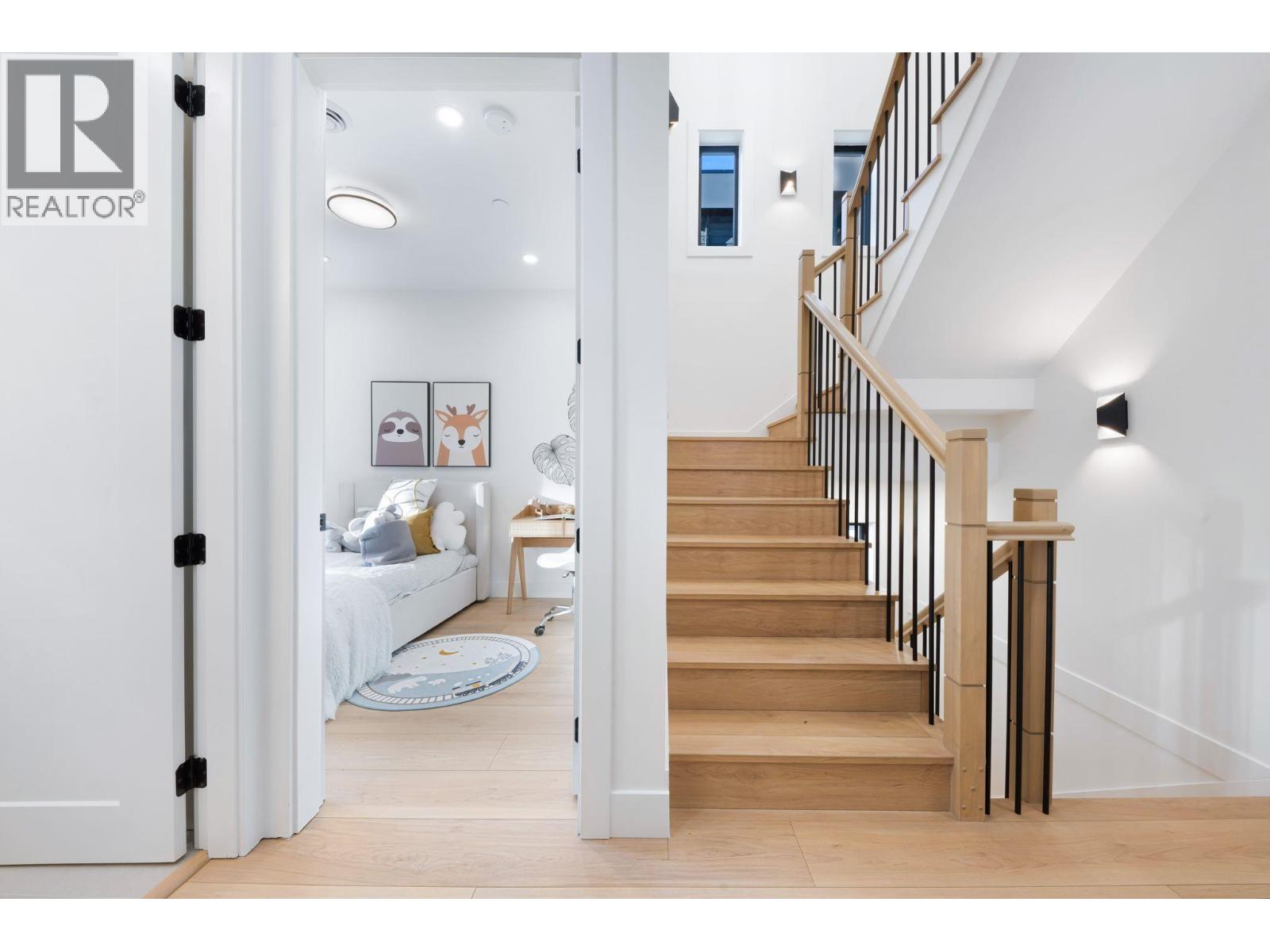 2 1233 E 37TH AVENUE, Vancouver