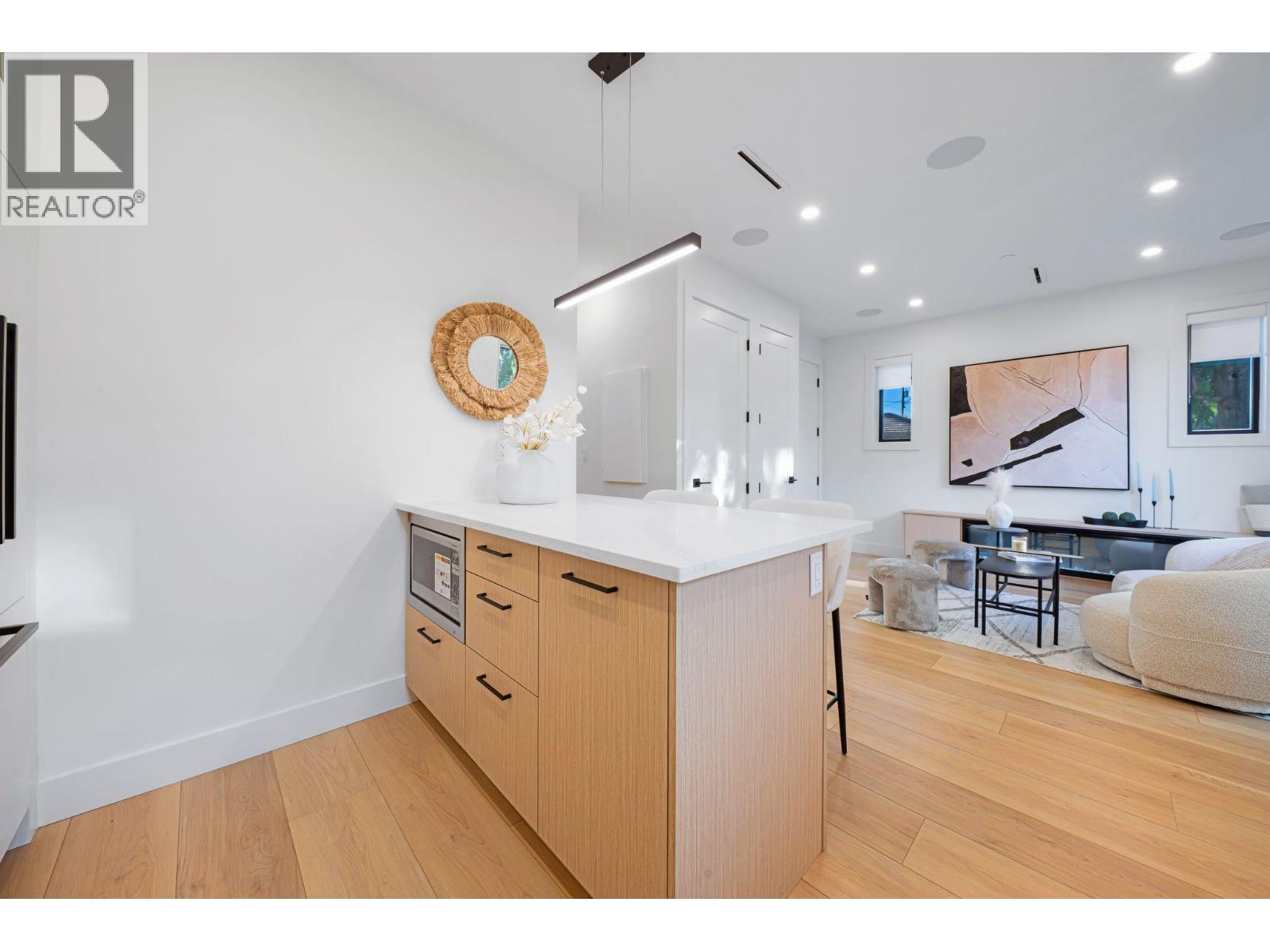 2 1233 E 37TH AVENUE, Vancouver
