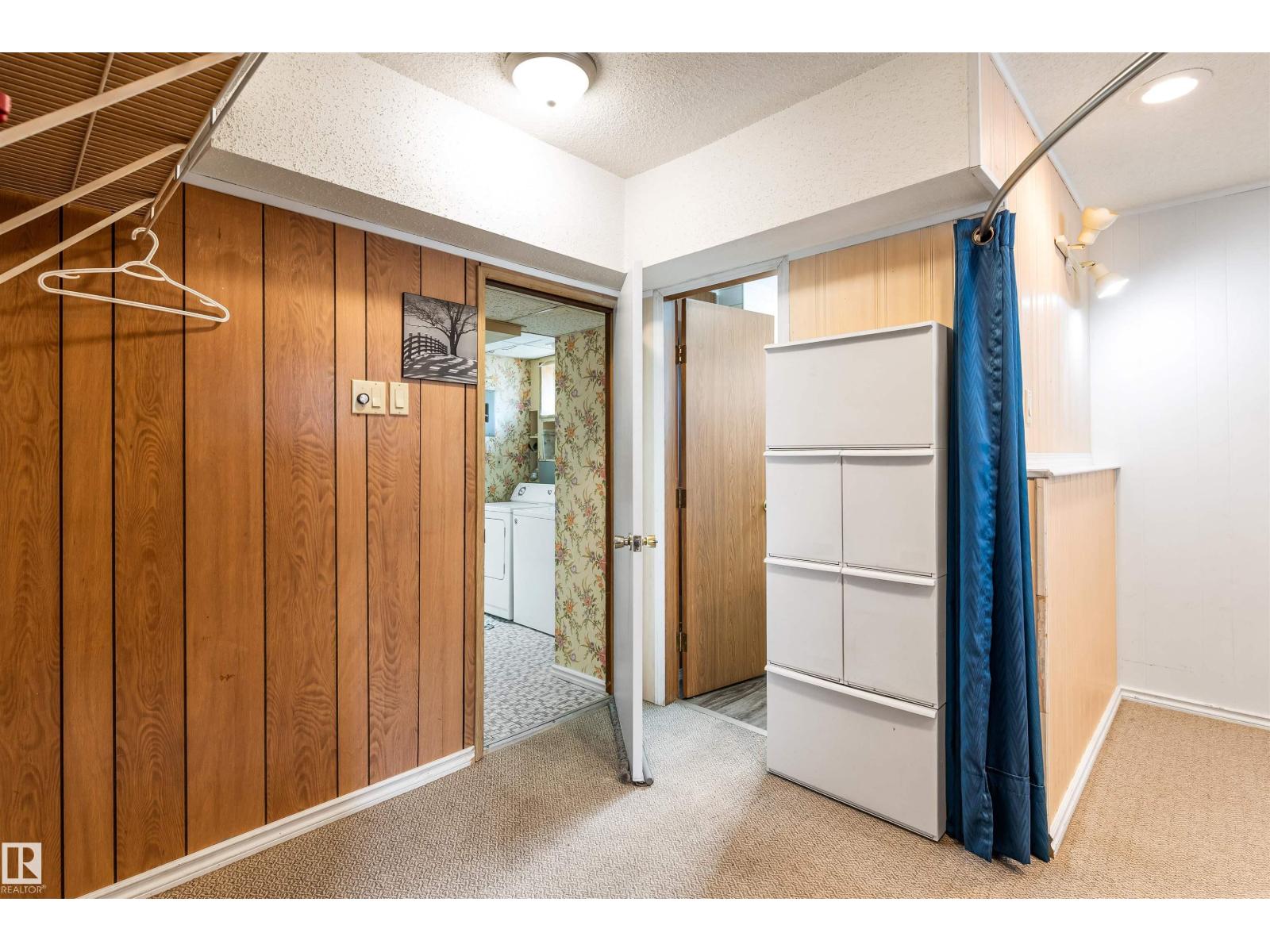 Single Family House Bungalow for Sale in  BELMONT DR St. Albert 