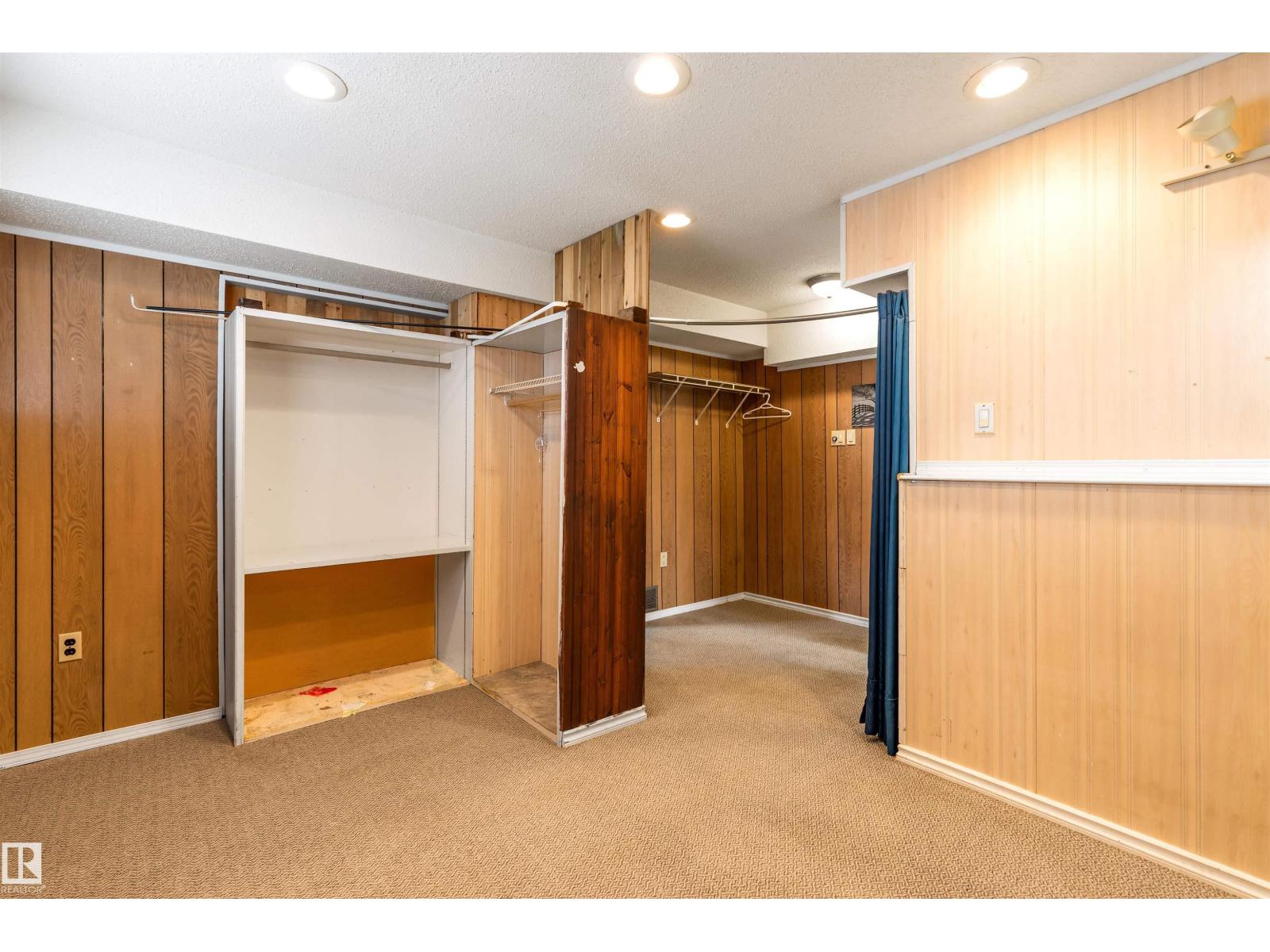 Single Family House Bungalow for Sale in  BELMONT DR St. Albert 