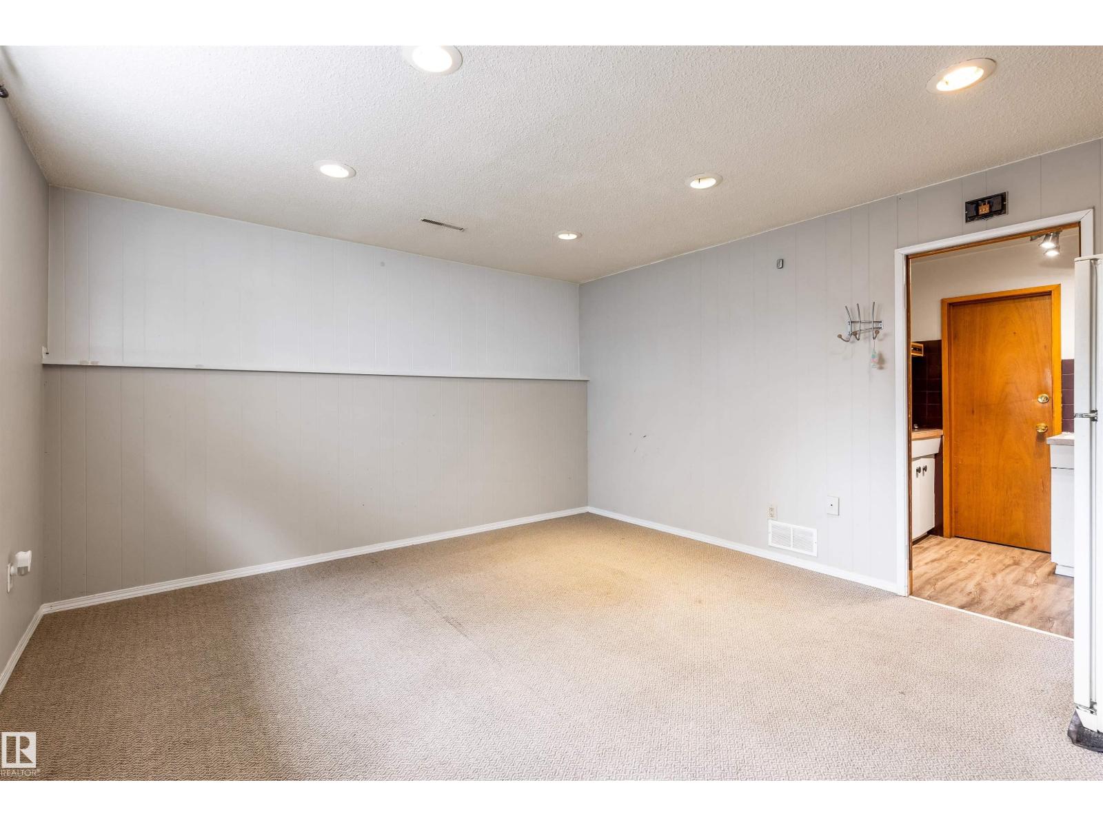 Single Family House Bungalow for Sale in  BELMONT DR St. Albert 