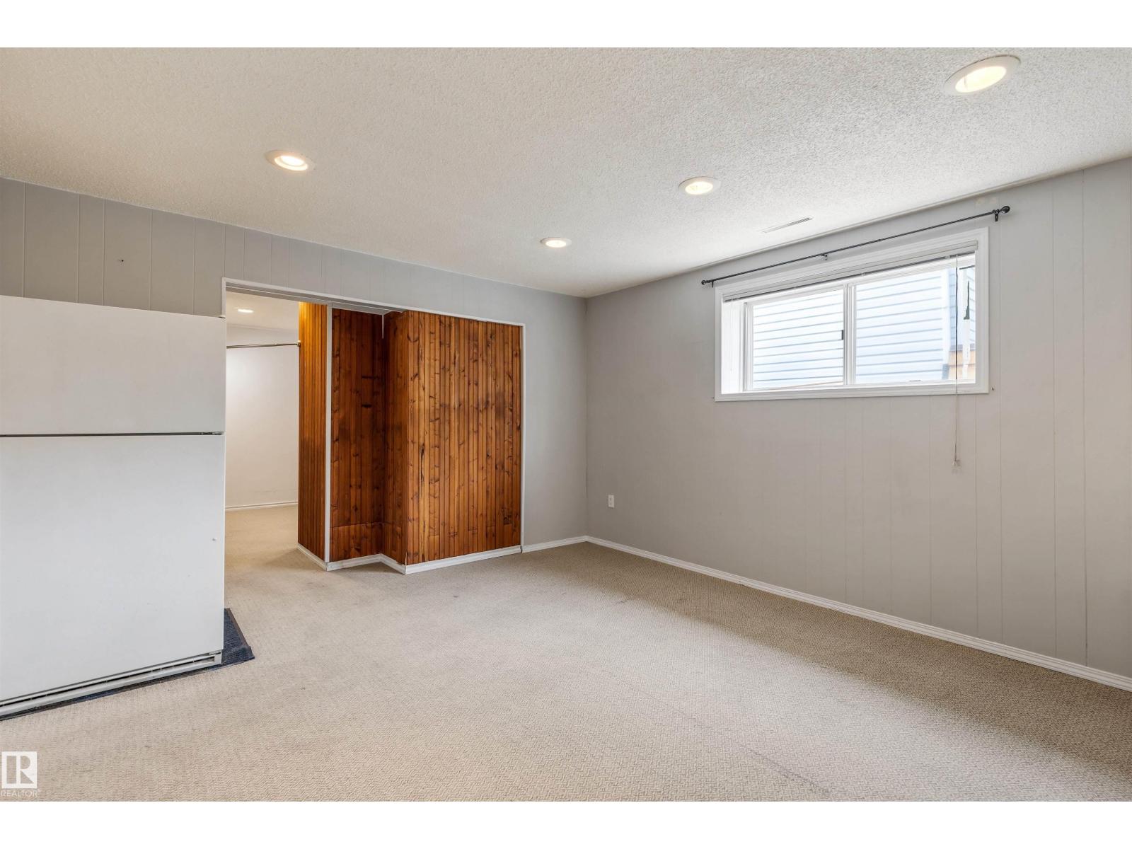 Single Family House Bungalow for Sale in  BELMONT DR St. Albert 