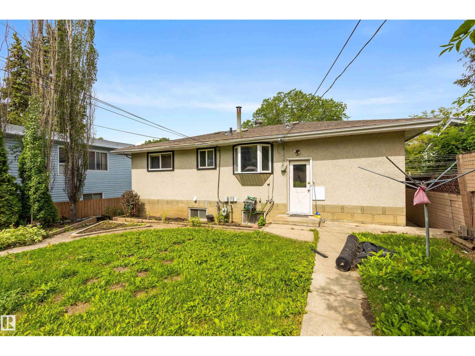 Single Family House Bungalow for Sale in  BELMONT DR St. Albert 