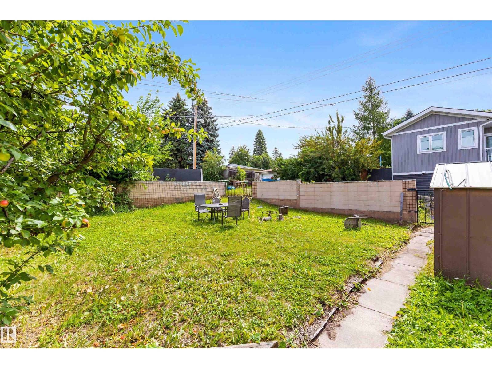 Single Family House Bungalow for Sale in  BELMONT DR St. Albert 