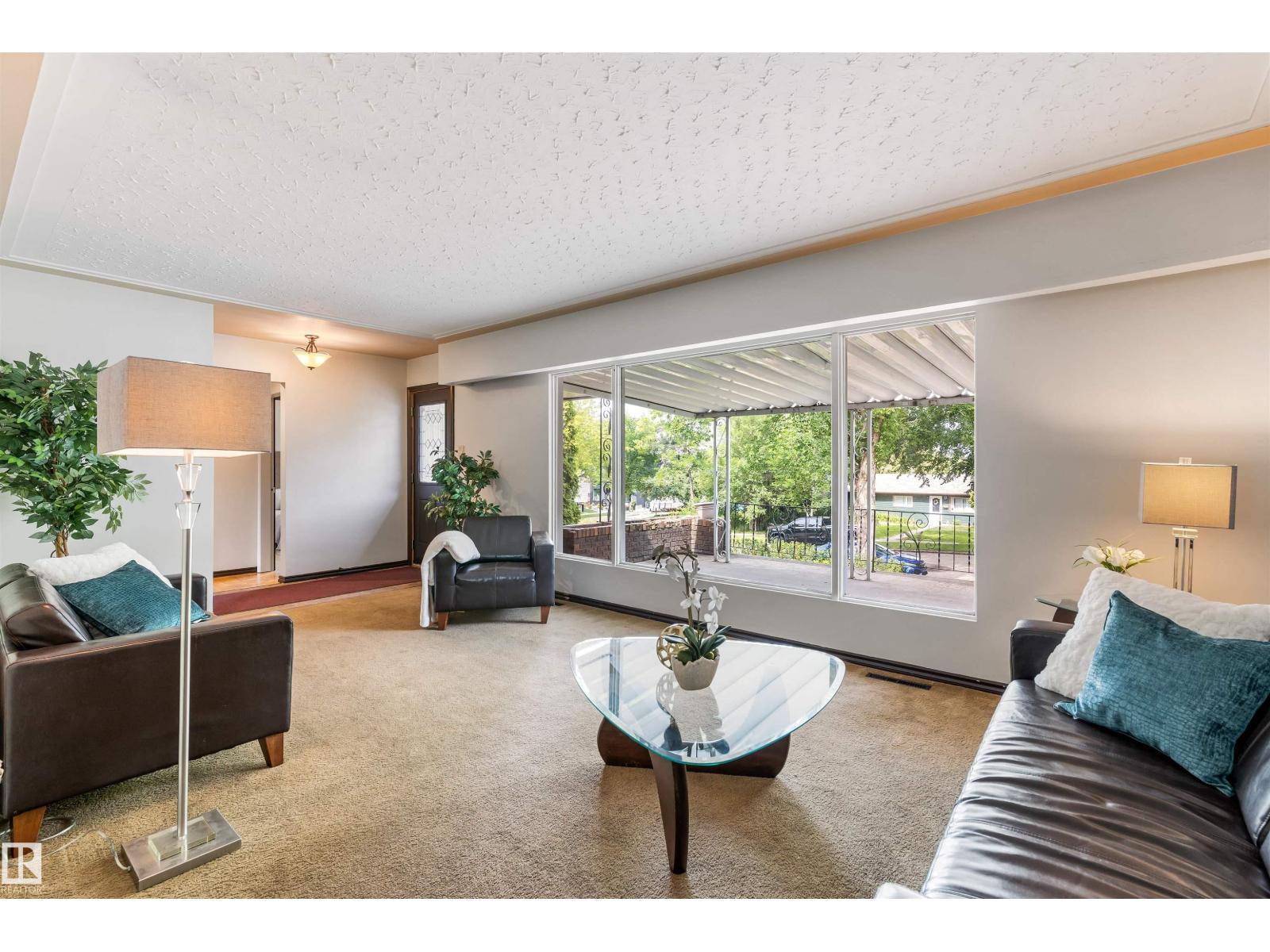 Single Family House Bungalow for Sale in  BELMONT DR St. Albert 