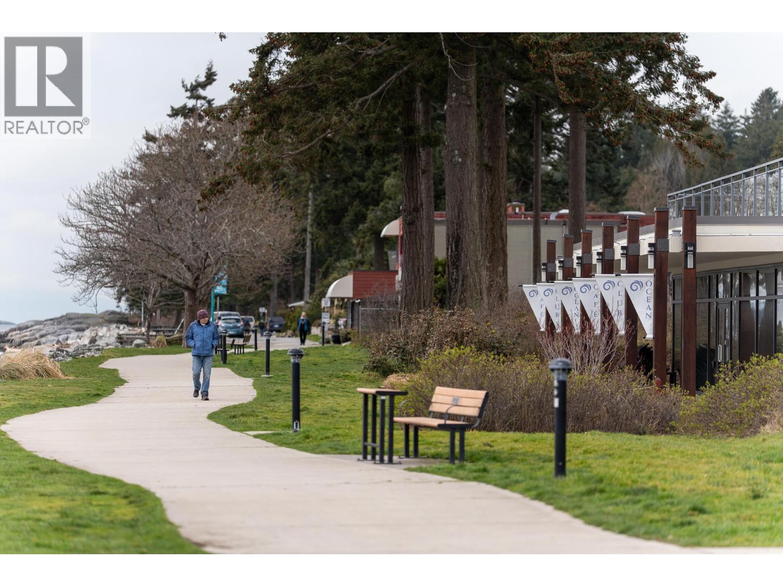 102 5470 INLET AVENUE, Sechelt