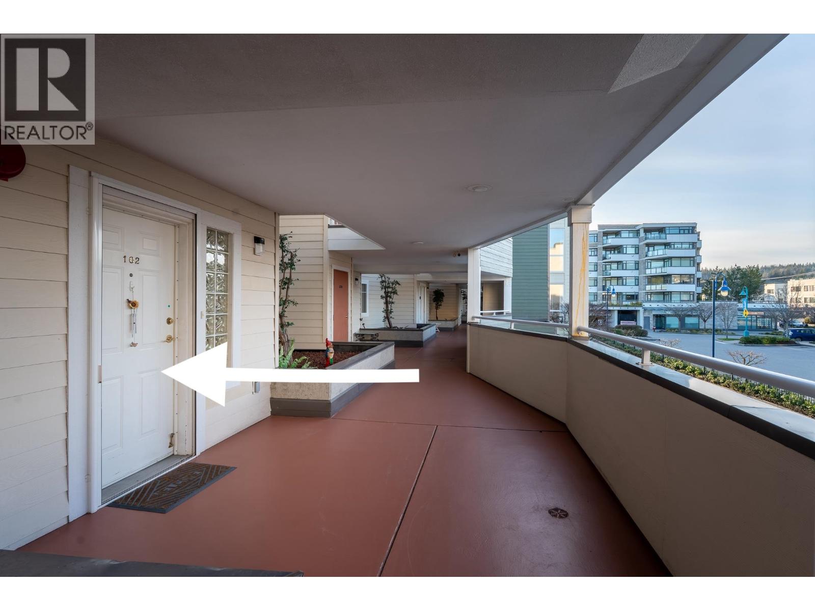 102 5470 INLET AVENUE, Sechelt