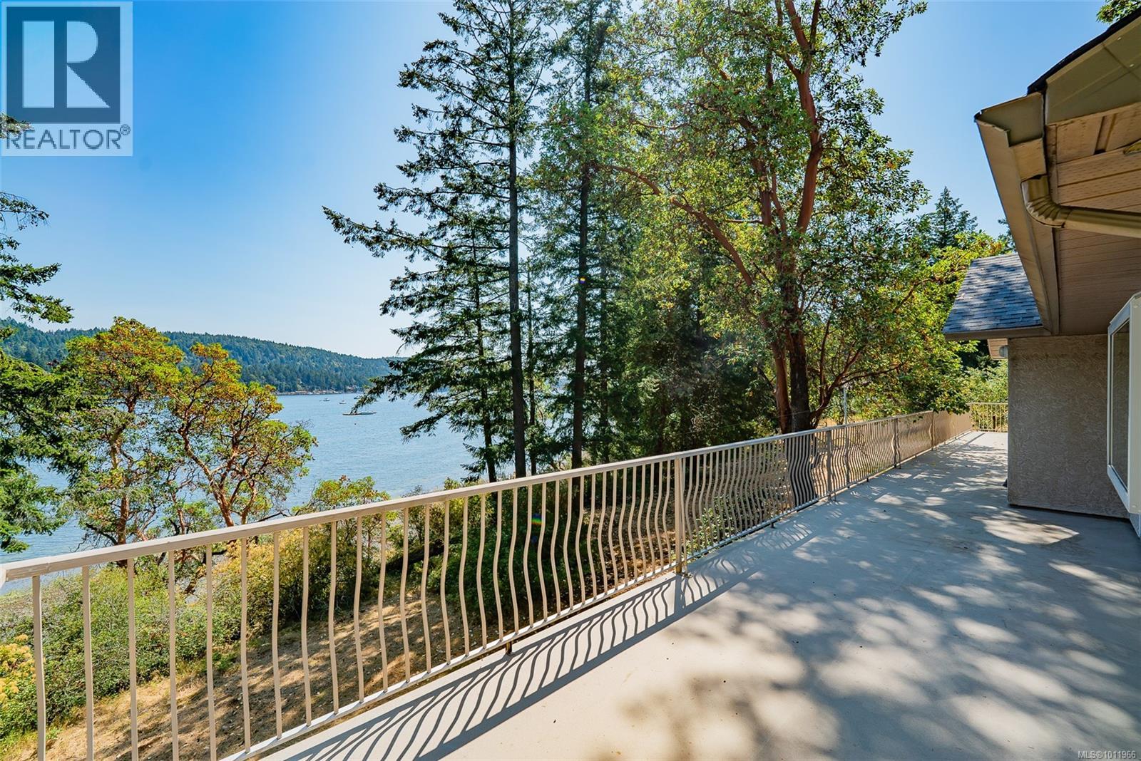 5030 Limberis Dr, Ladysmith
