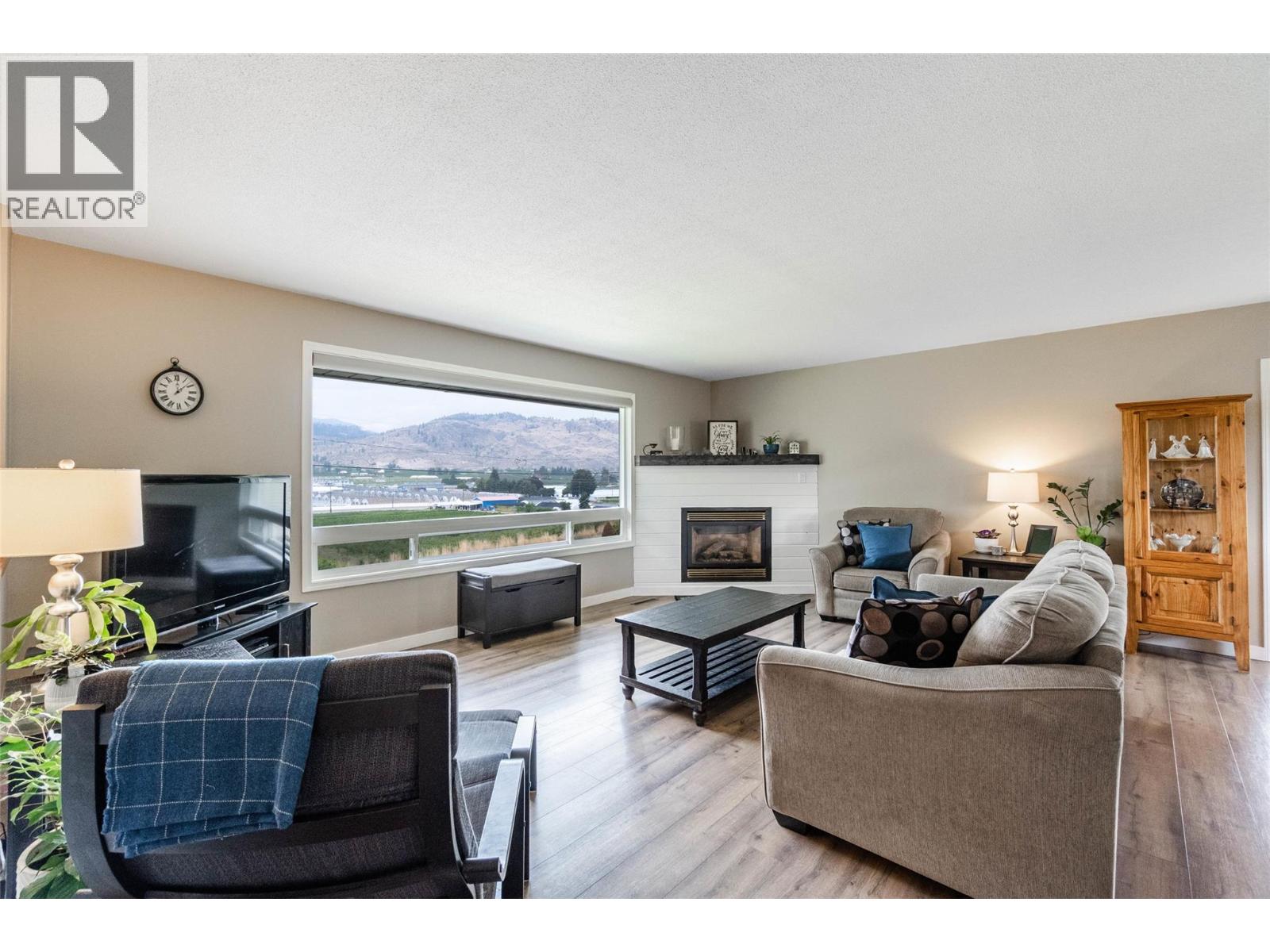 5549 Snowbrush Street, Oliver
