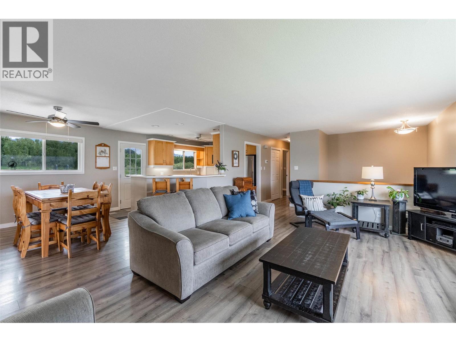 5549 Snowbrush Street, Oliver
