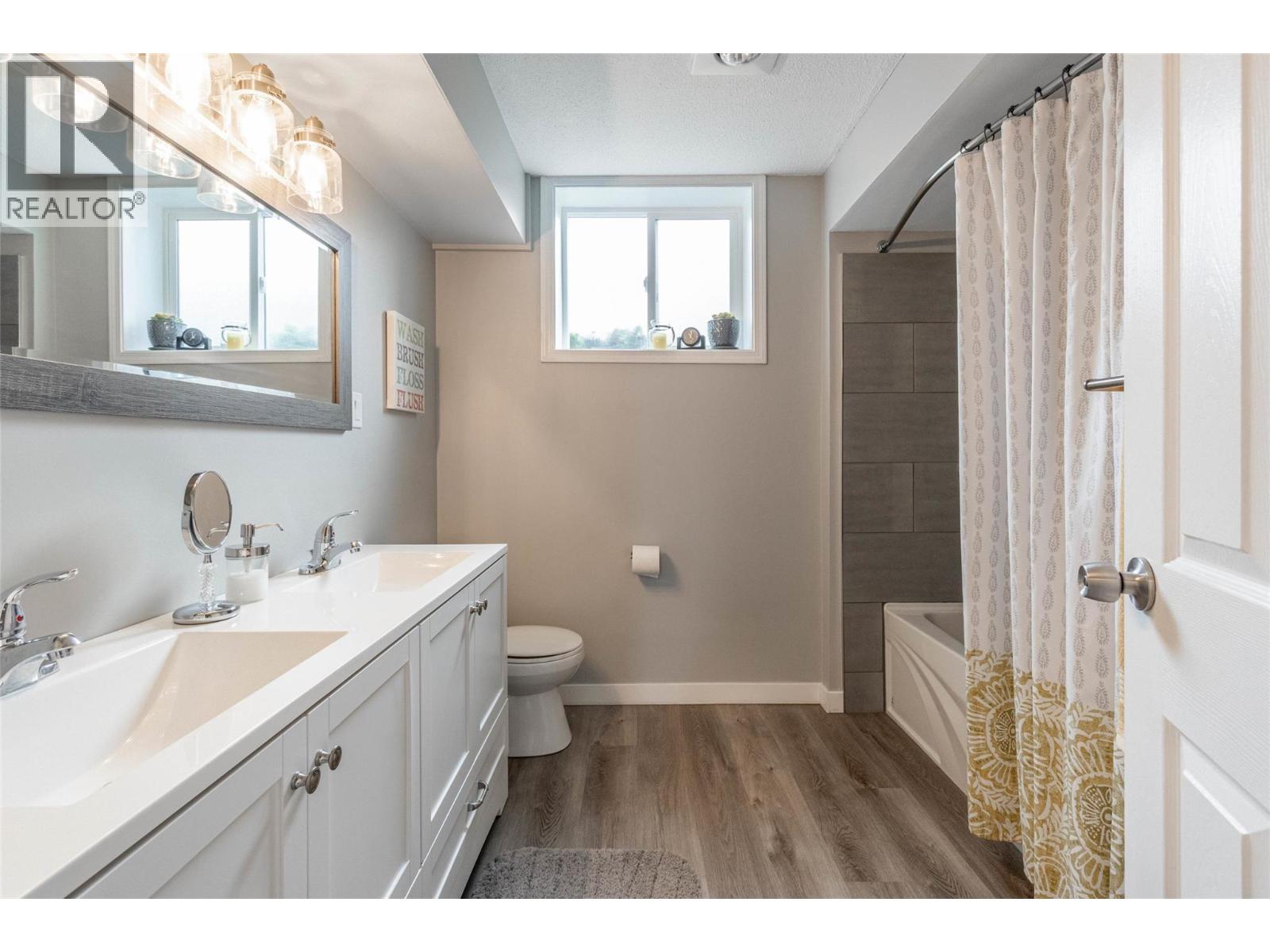 5549 Snowbrush Street, Oliver