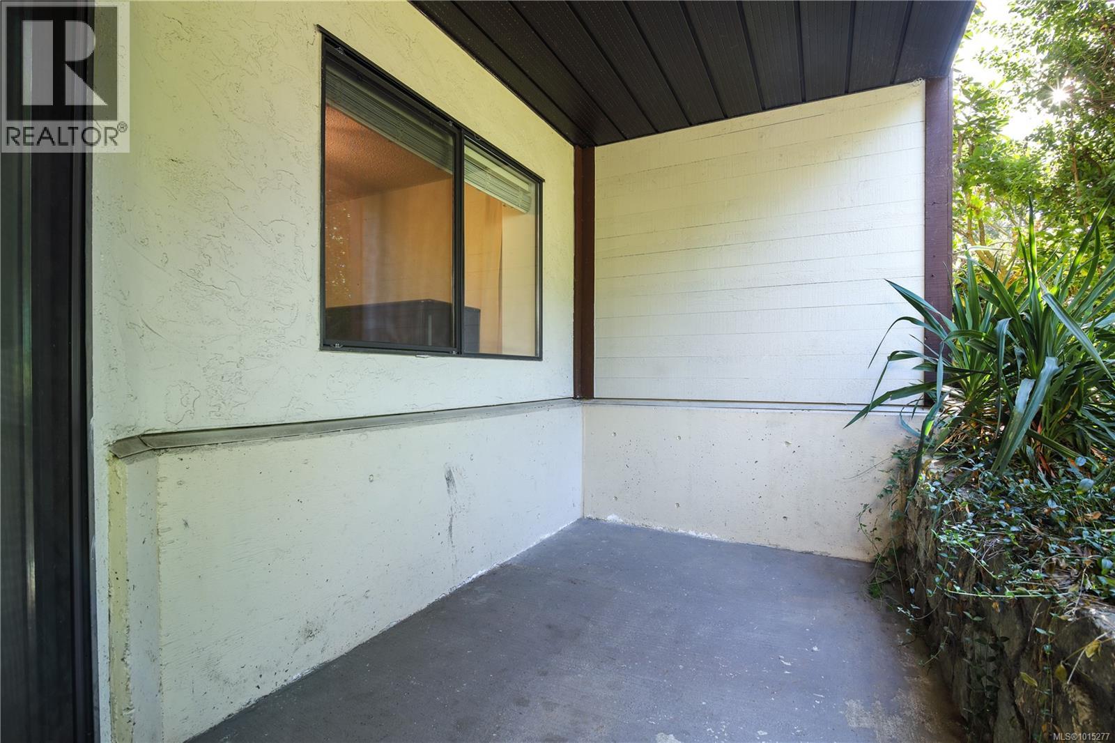 105 73 Gorge Rd W, Saanich